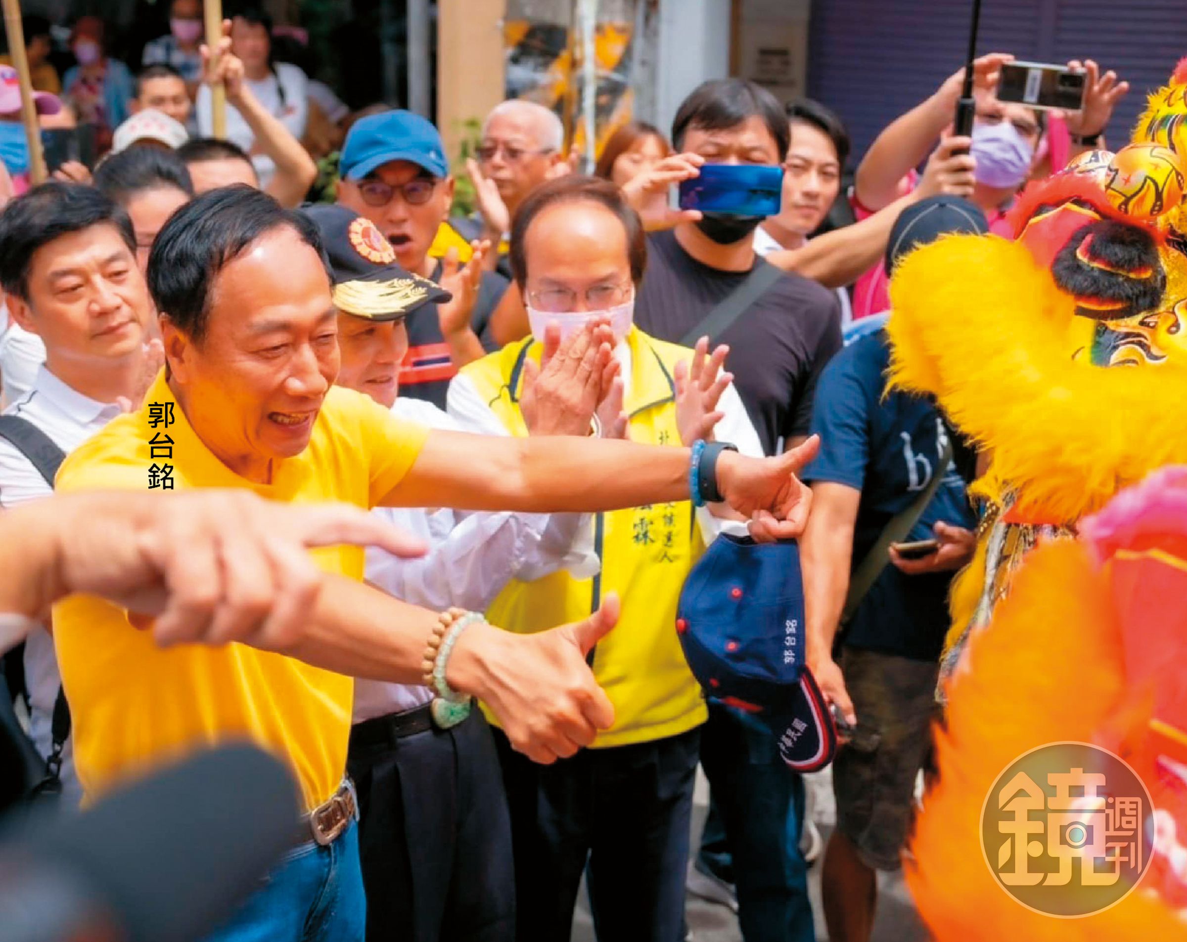 郭台銘近日前往彰化縣,參加北斗美食嘉年華時,一度嗨喊「讓會賺錢的來服務」,透露參選2024意圖。(翻攝郭台銘臉書)