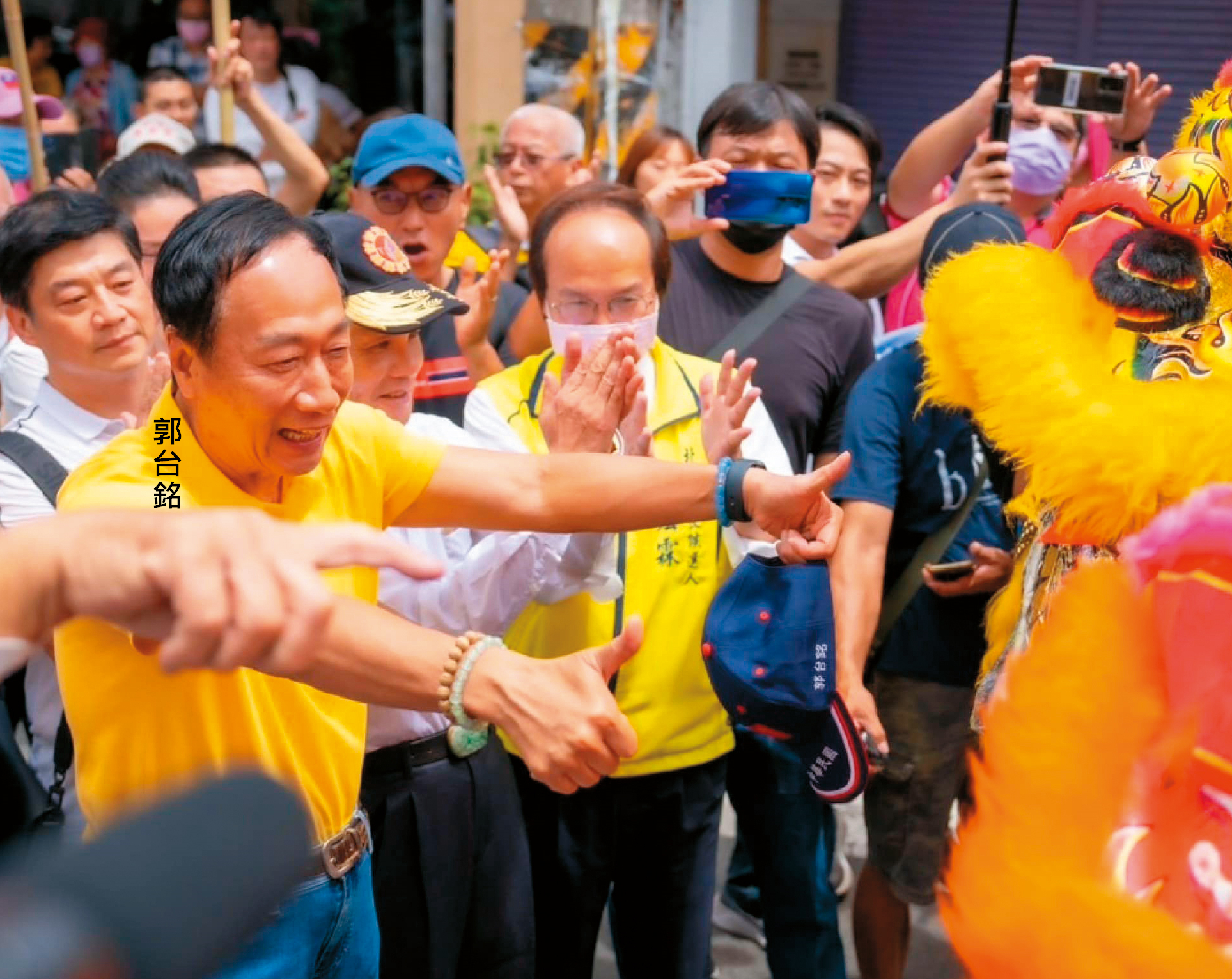 郭台銘近日前往彰化縣，參加北斗美食嘉年華時，一度嗨喊「讓會賺錢的來服務」，透露參選2024意圖。（翻攝郭台銘臉書）