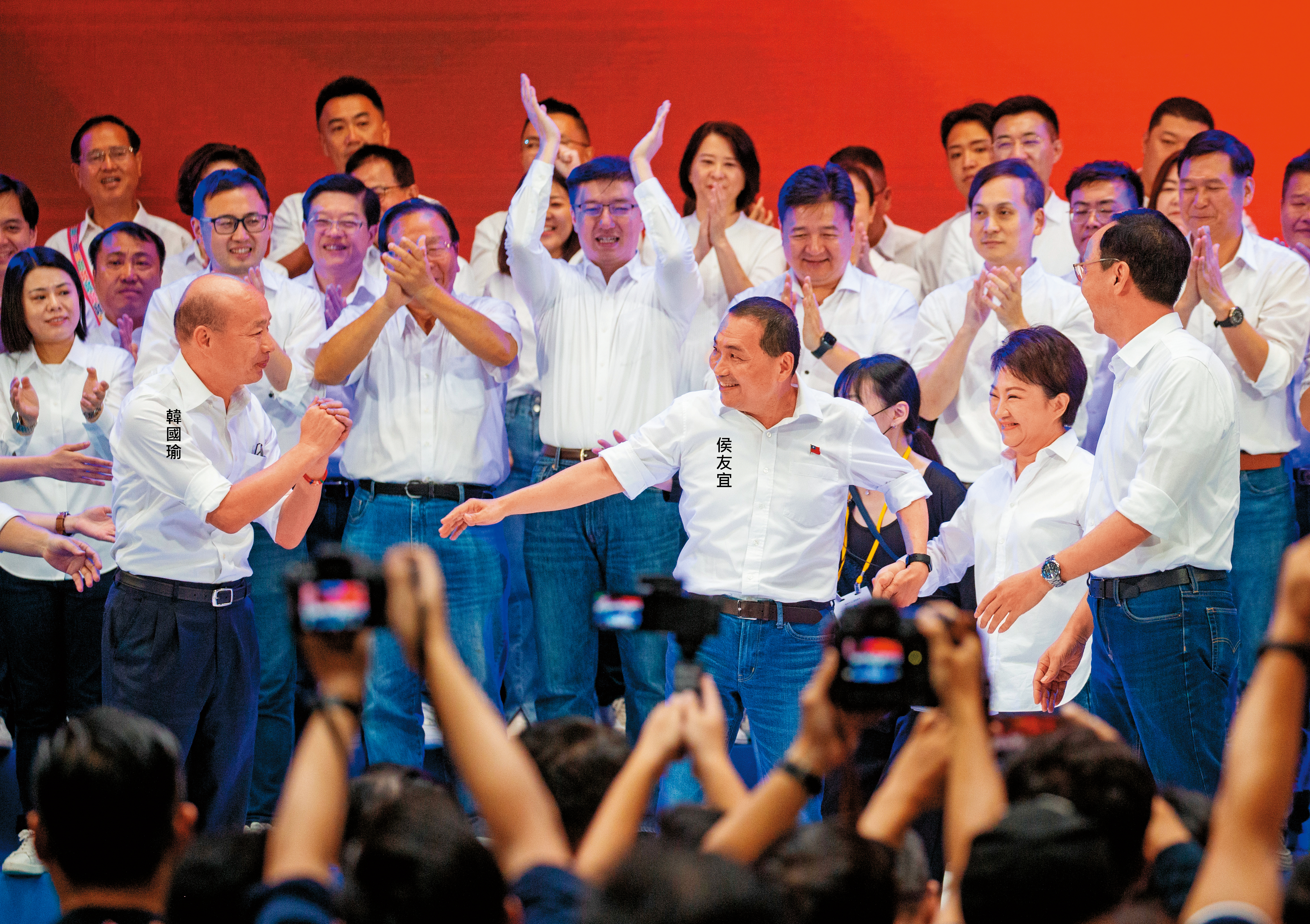 國民黨中央目前只以口頭告誡黨內同志要遵守「黨員行為規範」，全力協助侯友宜當選，不敢直接祭黨紀處理挺郭派，憂心傷害團結。