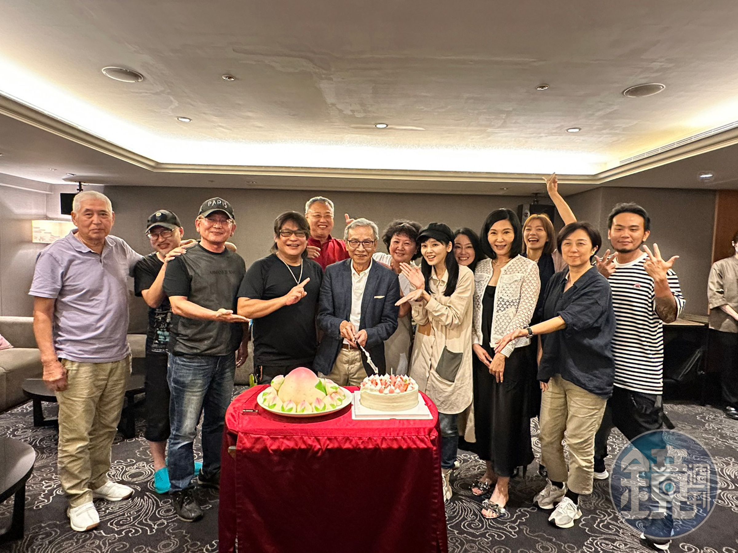 吳念真導演71歲生日與《人間條件八》、《清明時節》兩檔主演一起慶祝。（綠光創藝提供）