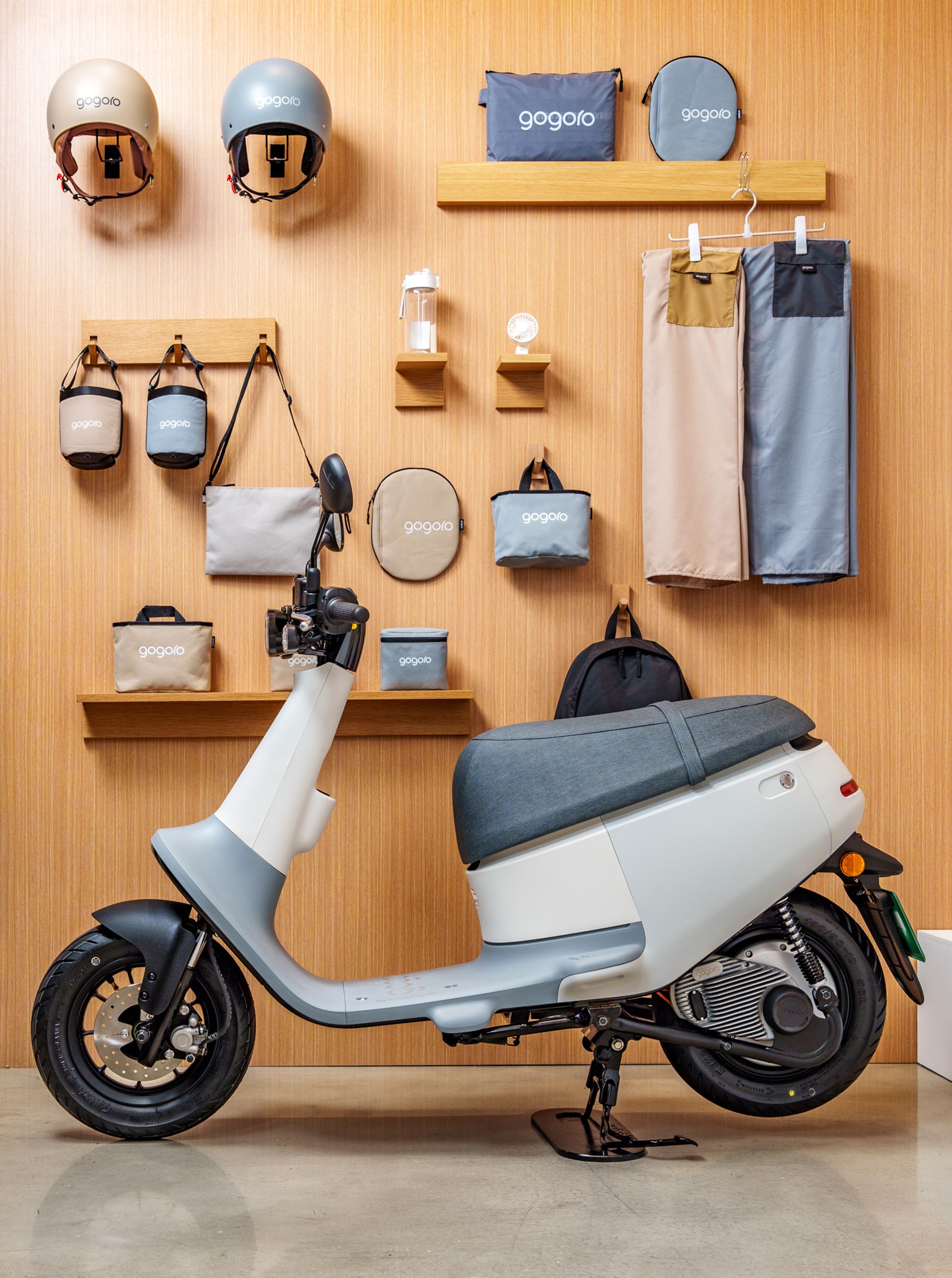 Gogoro x MUJI無印良品聯名系列還囊括 7 項騎乘風格配件，呼應聯名車款色系、捨去繁複裝飾，充分展現無印良品的簡約設計，讓消費者隨心組合屬於自己的移動搭配。
