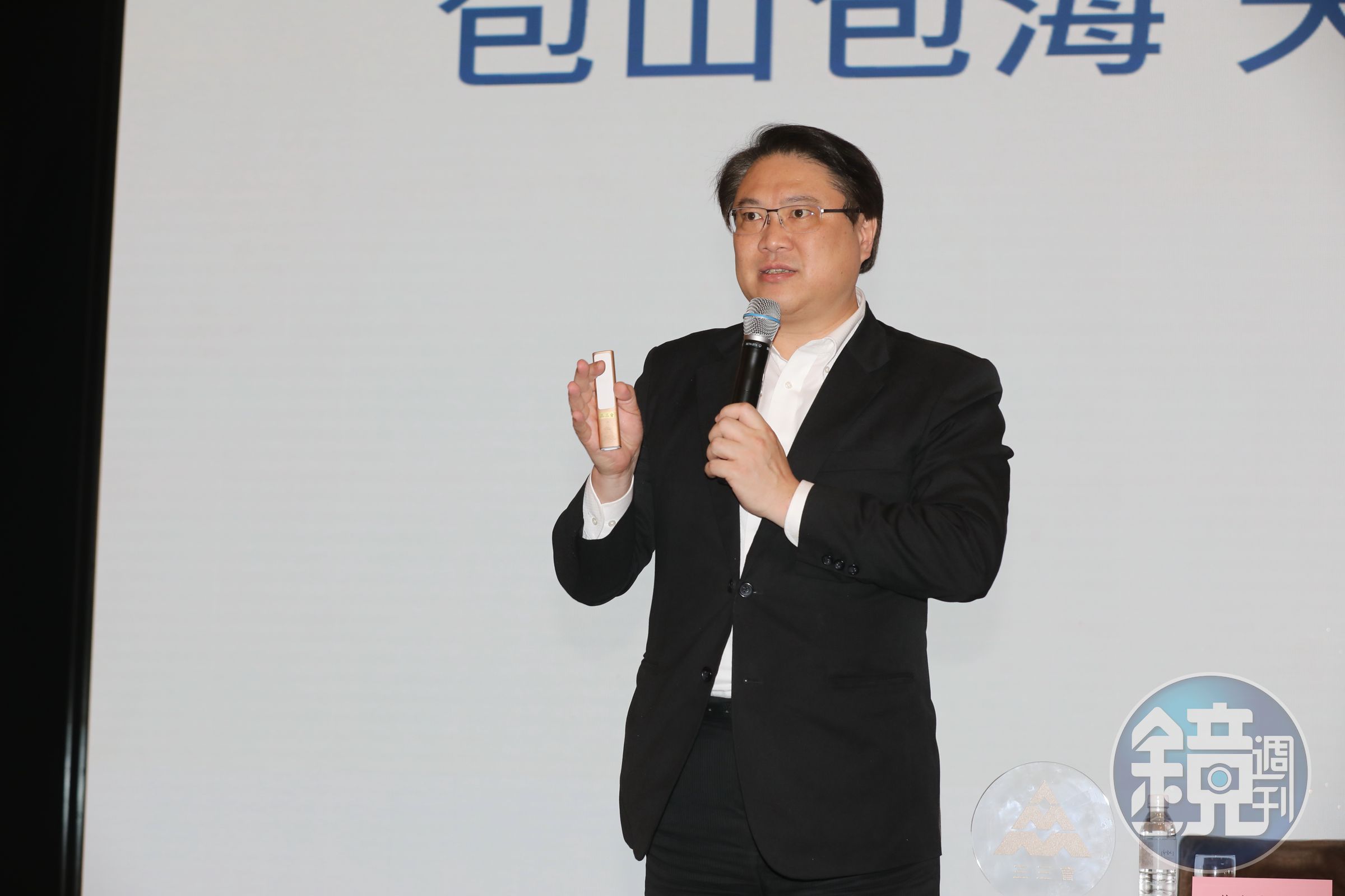 內政部長林右昌今表示,開放受理「營造業申請引進移工雇主資格認定」申請,首波有8,000個名額。(本刊資料照)