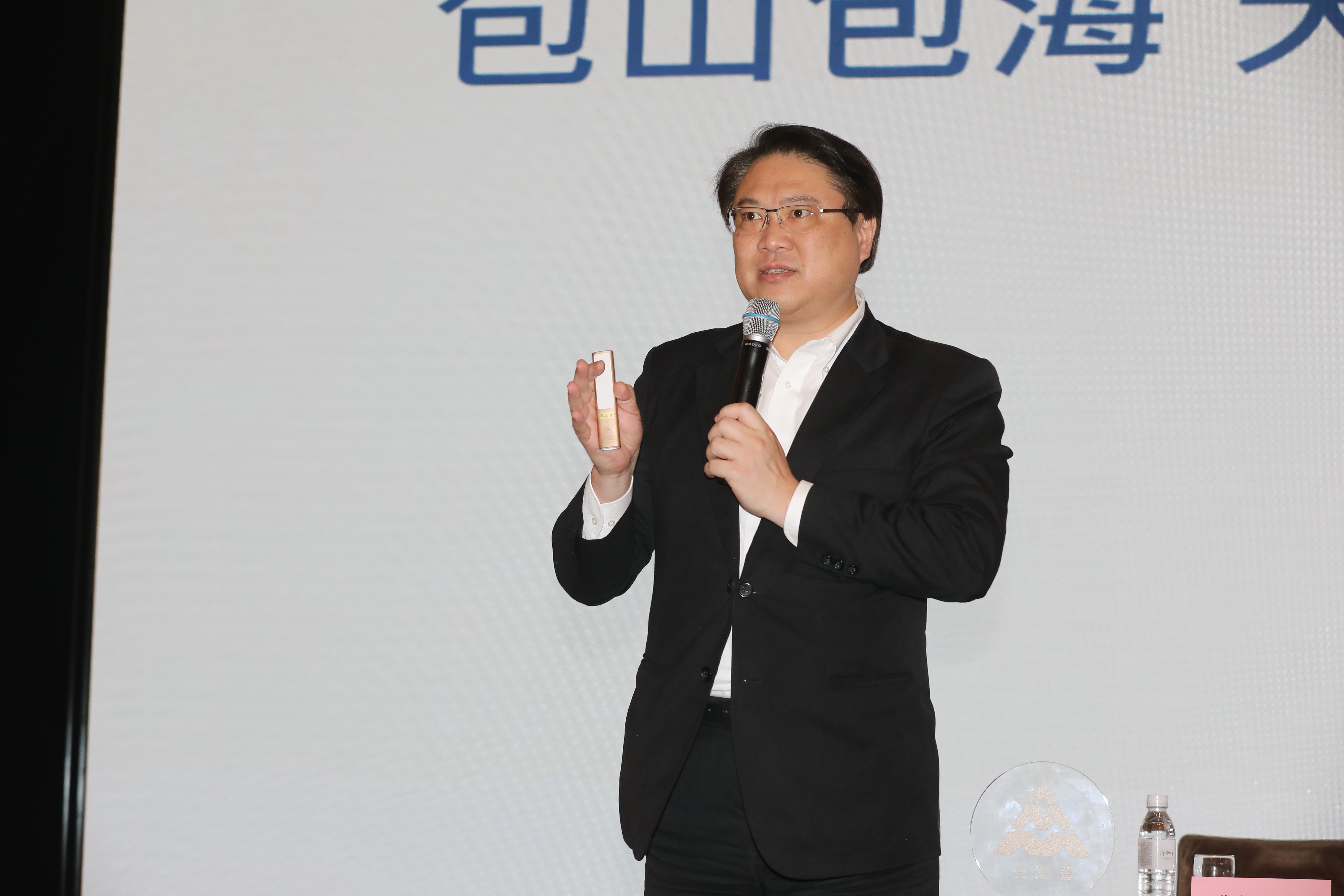 內政部長林右昌今表示，開放受理「營造業申請引進移工雇主資格認定」申請，首波有8,000個名額。（本刊資料照）