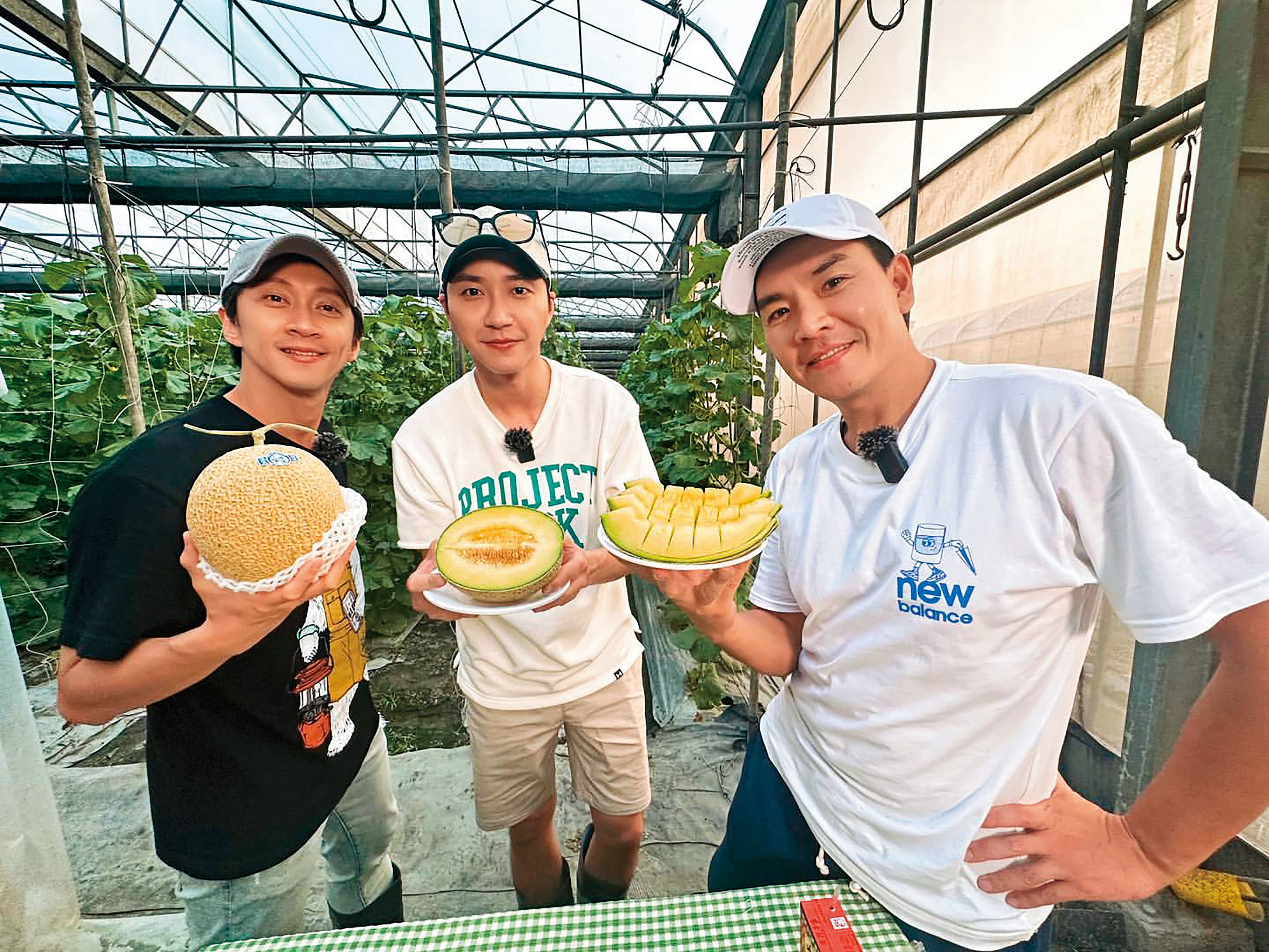 在實境節目上,江宏傑(中)顯得討喜,陽光、風趣且愛家的形象,獲得不少粉絲關注。左為陳漢典、右為王傳一。(翻攝自江宏傑IG)