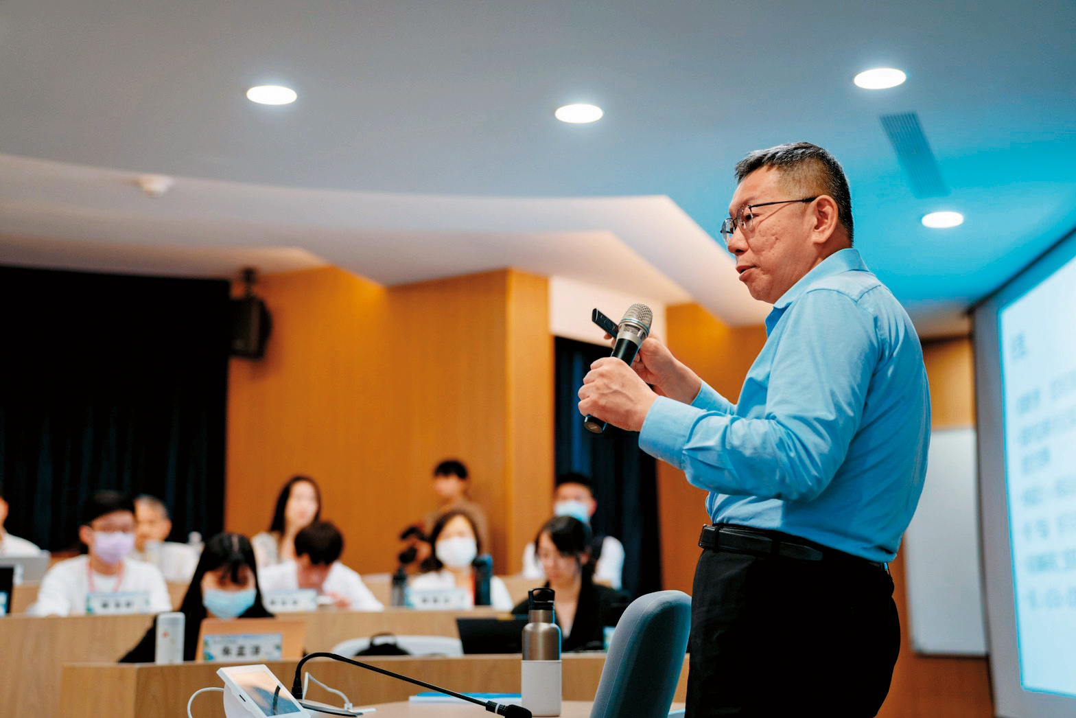 我想和所有台灣年輕人說的是Nothing is impossible，你的人生只有你自己能走完，無論多少白眼、多少訕笑，唯有跨出舒適圈，才可能成長，才能改變現狀。