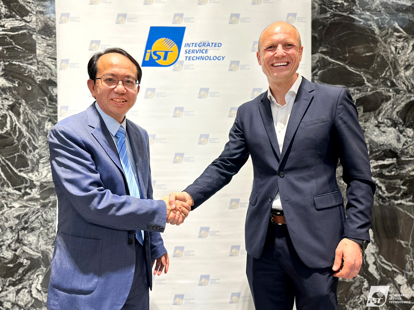宜特近幾年在開發國際大型客戶取得不錯的成果，此舉也對公司營收與獲利帶來顯著的幫助。左為宜特董事長暨總經理余維斌。（翻攝自宜特科技臉書）