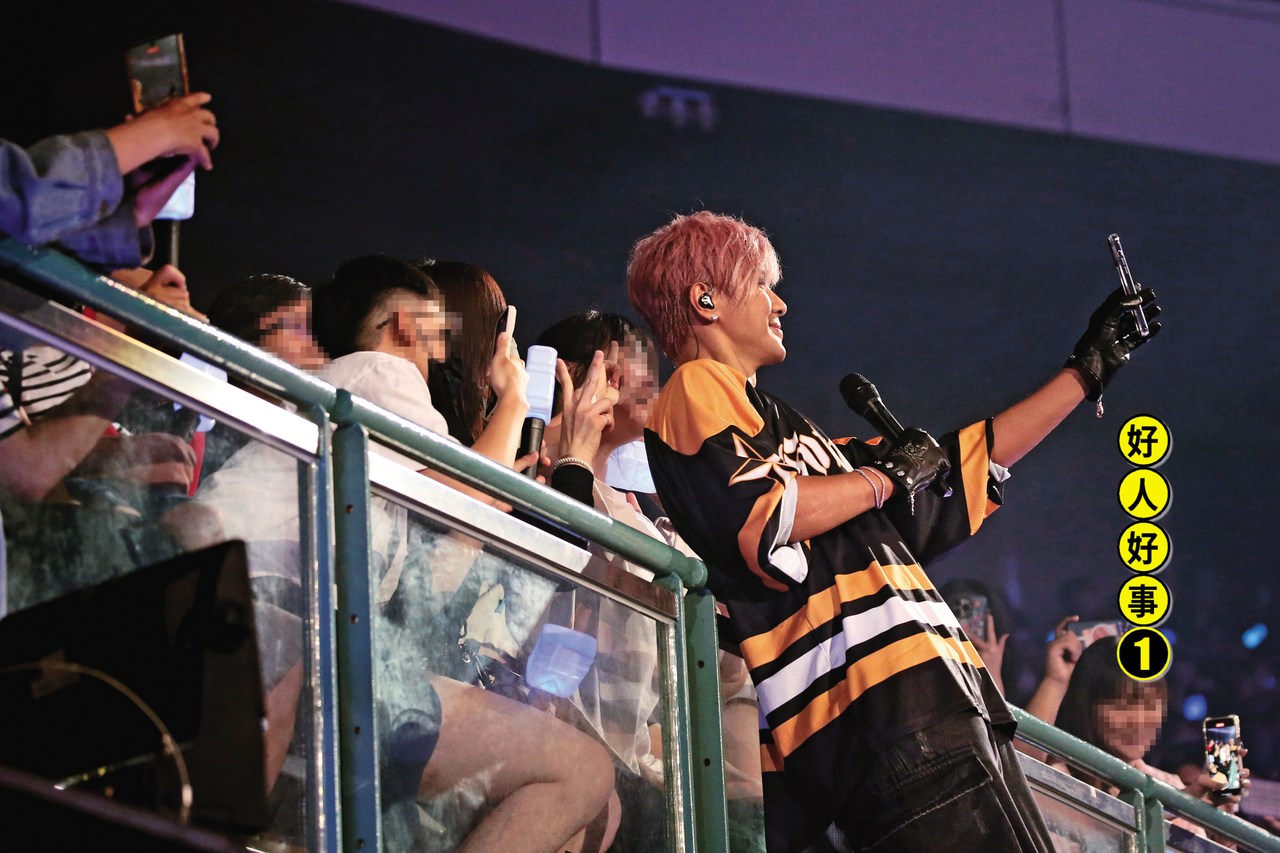 羅志祥與粉絲自拍，看這拿手機姿勢就知道是Pro級的，之前的照片和影片要收好喔～（咦？）