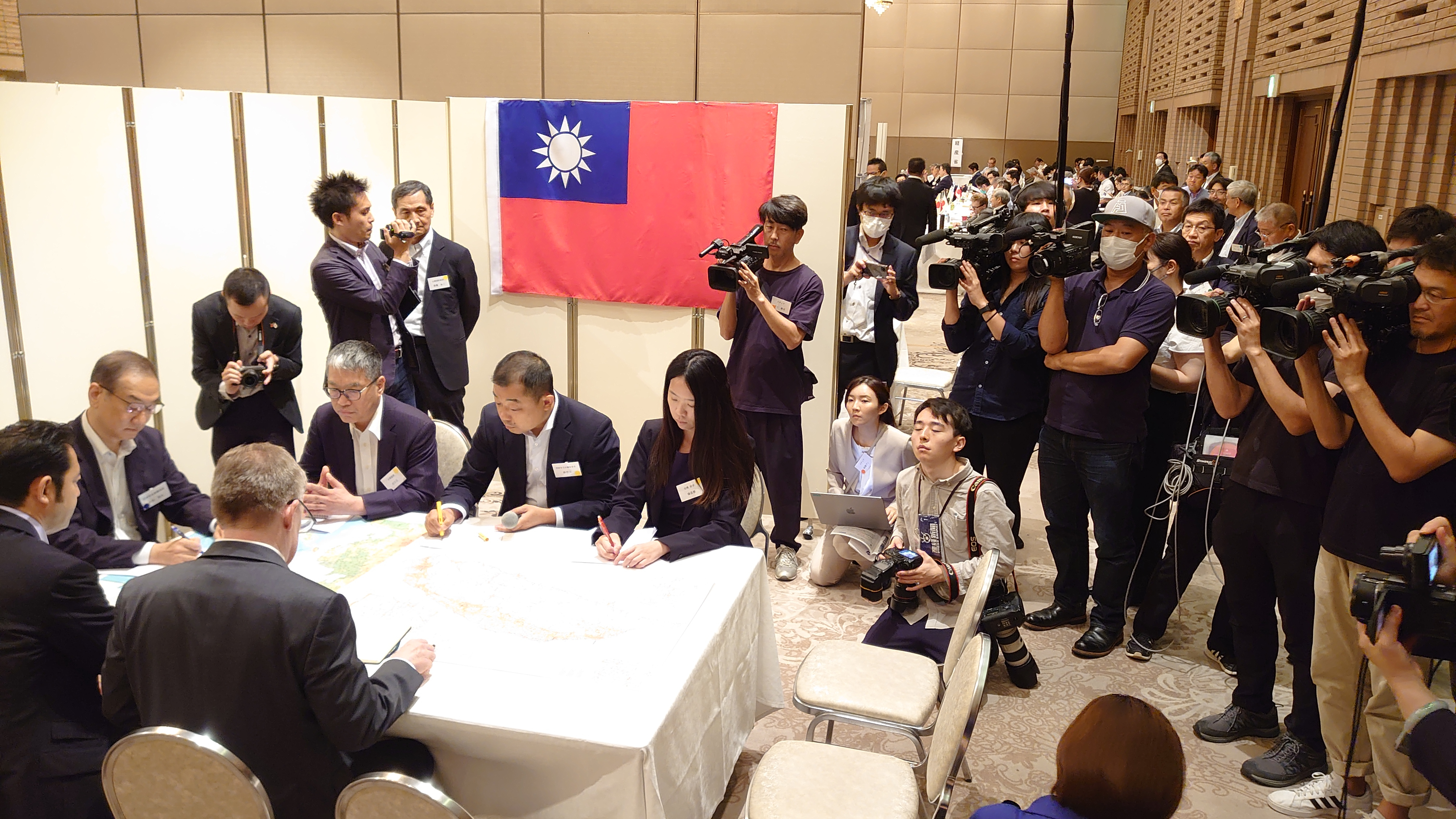 「日本戰略研究論壇」（JFSS）舉行為期兩天的兵棋推演，台日雙方都共同體認，目前雙方在緊急狀況時的對話管道不足。（國防院提供）