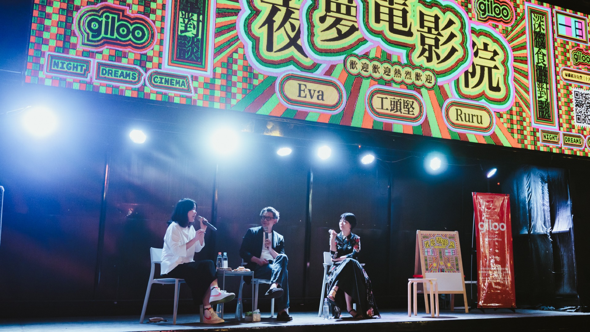 施俞如（右）從6年前加入Giloo擔任行銷總監，不但每逢週末得到藝文活動擺攤，還擔任活動及Podcast節目主持人，身兼數職。（Giloo提供）