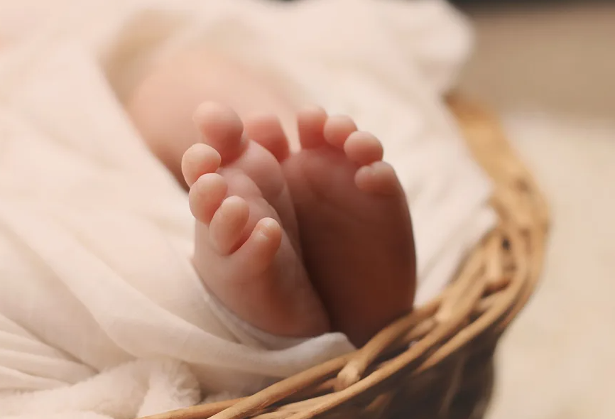 印度一對夫妻為了購買新手機，不惜賣掉僅8個月的兒子。（示意圖／Pixabay）