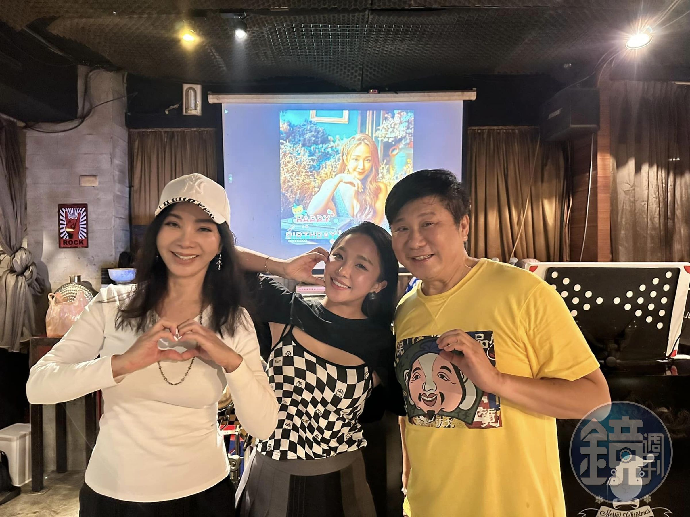 賴慧如生日會中胡瓜和陳美鳳驚喜現身。(翻攝自賴慧如臉書)