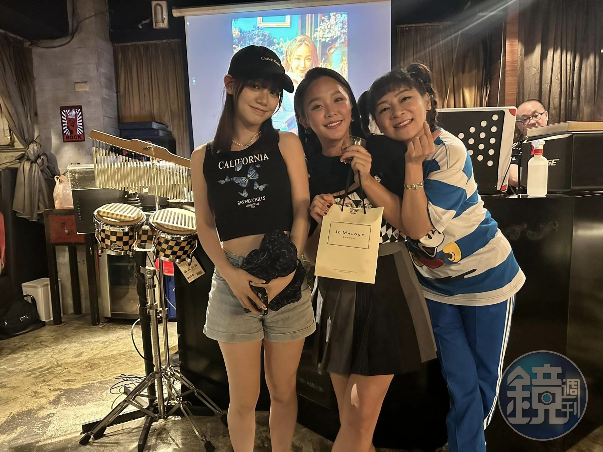 賴慧如和王彩樺開心合影。(翻攝自賴慧如臉書)