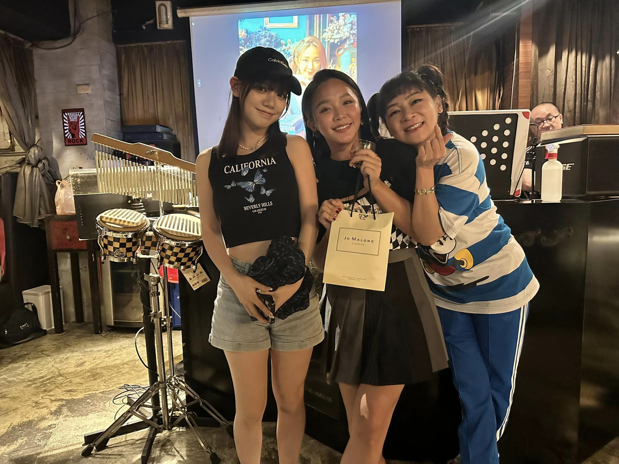 賴慧如和王彩樺開心合影。（翻攝自賴慧如臉書）
