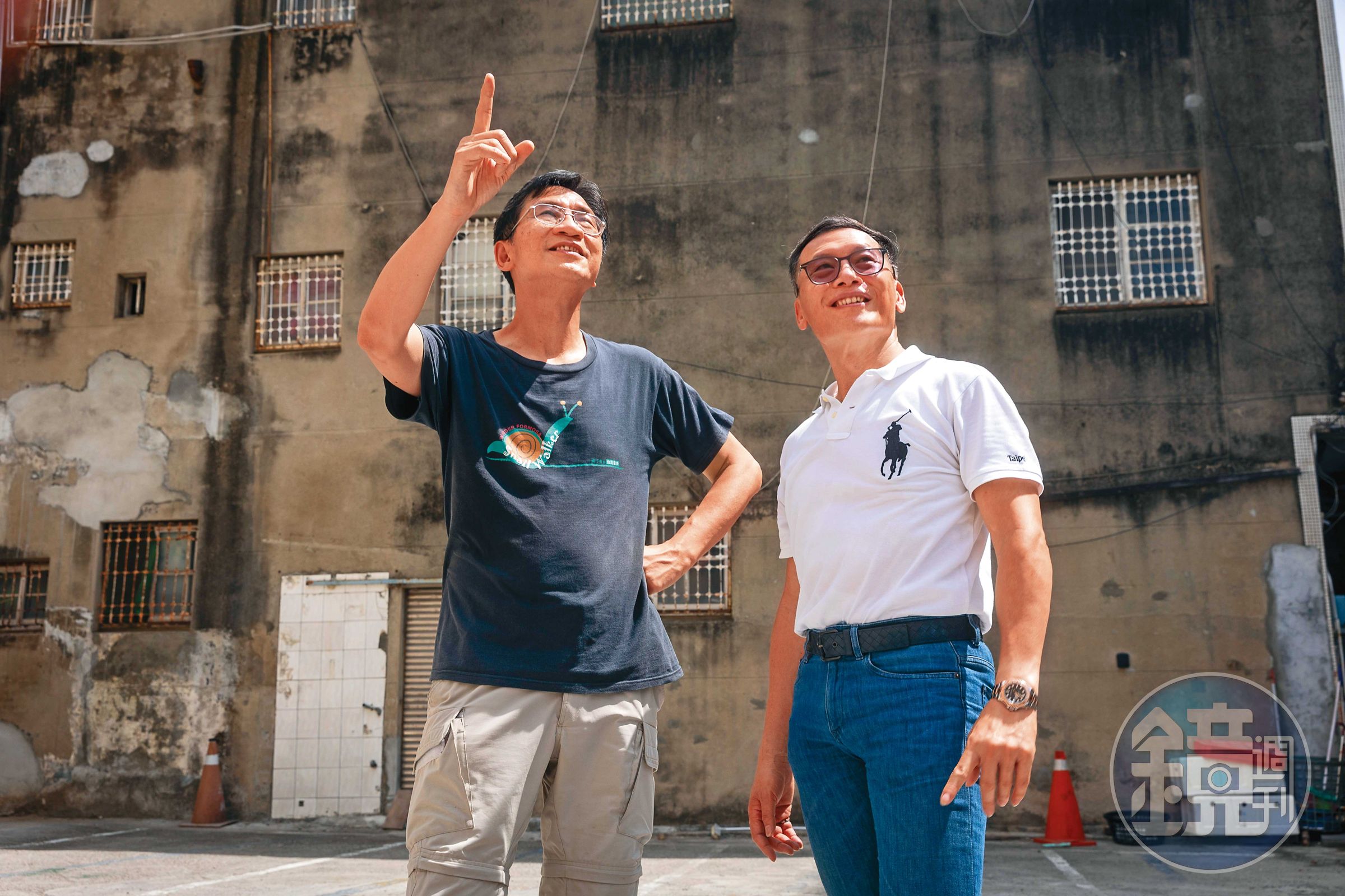 李偉文（左）成立閉鎖型公司，限制股權轉讓，讓產權一直握在有共識的夥伴手上。右為蝸居旅村董事長陳建霖。