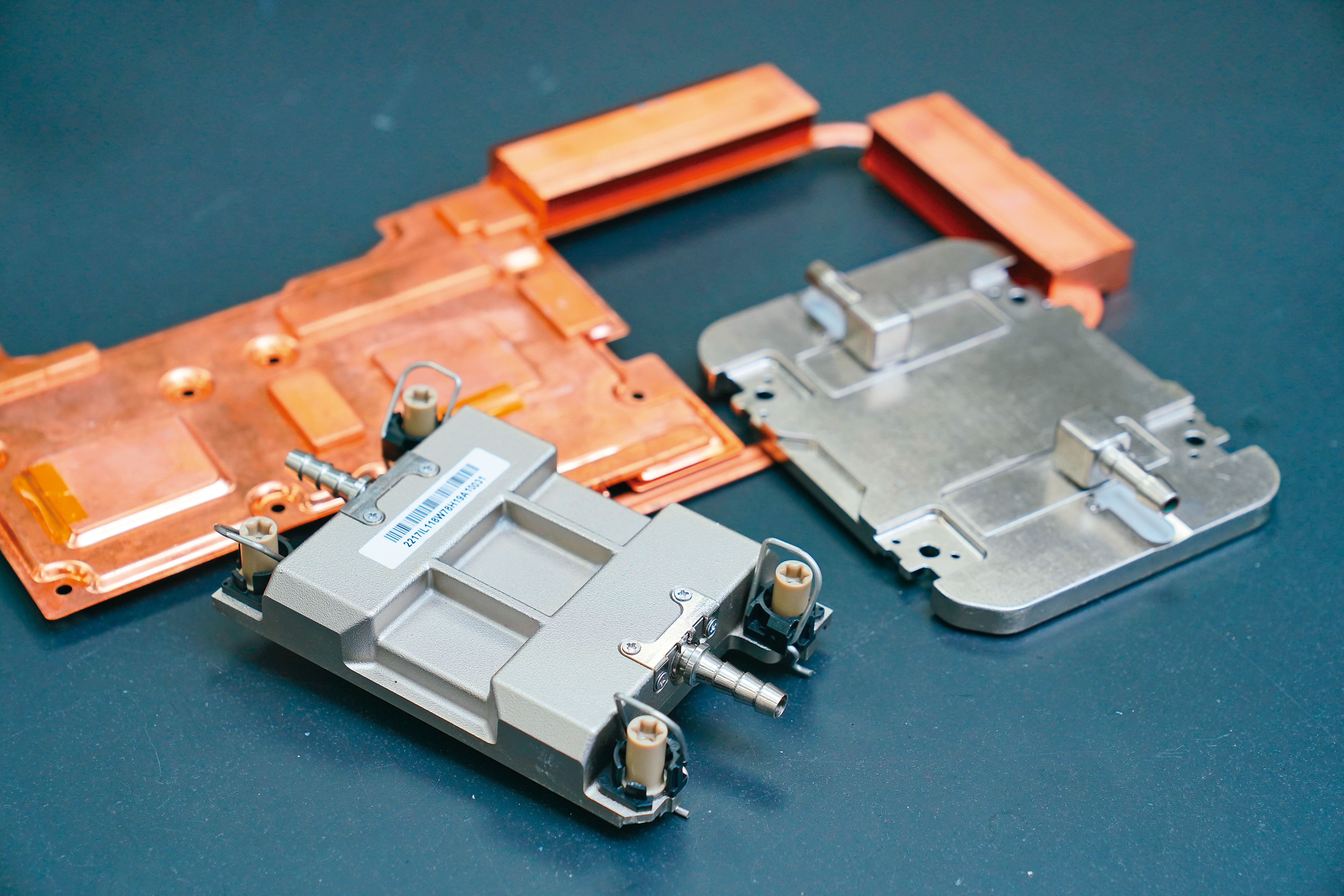 跨入水冷的雙鴻從散熱鰭片、熱管等市場展開新篇章，包括冷水板冷卻分配器到分歧管（CDM），一應俱全。