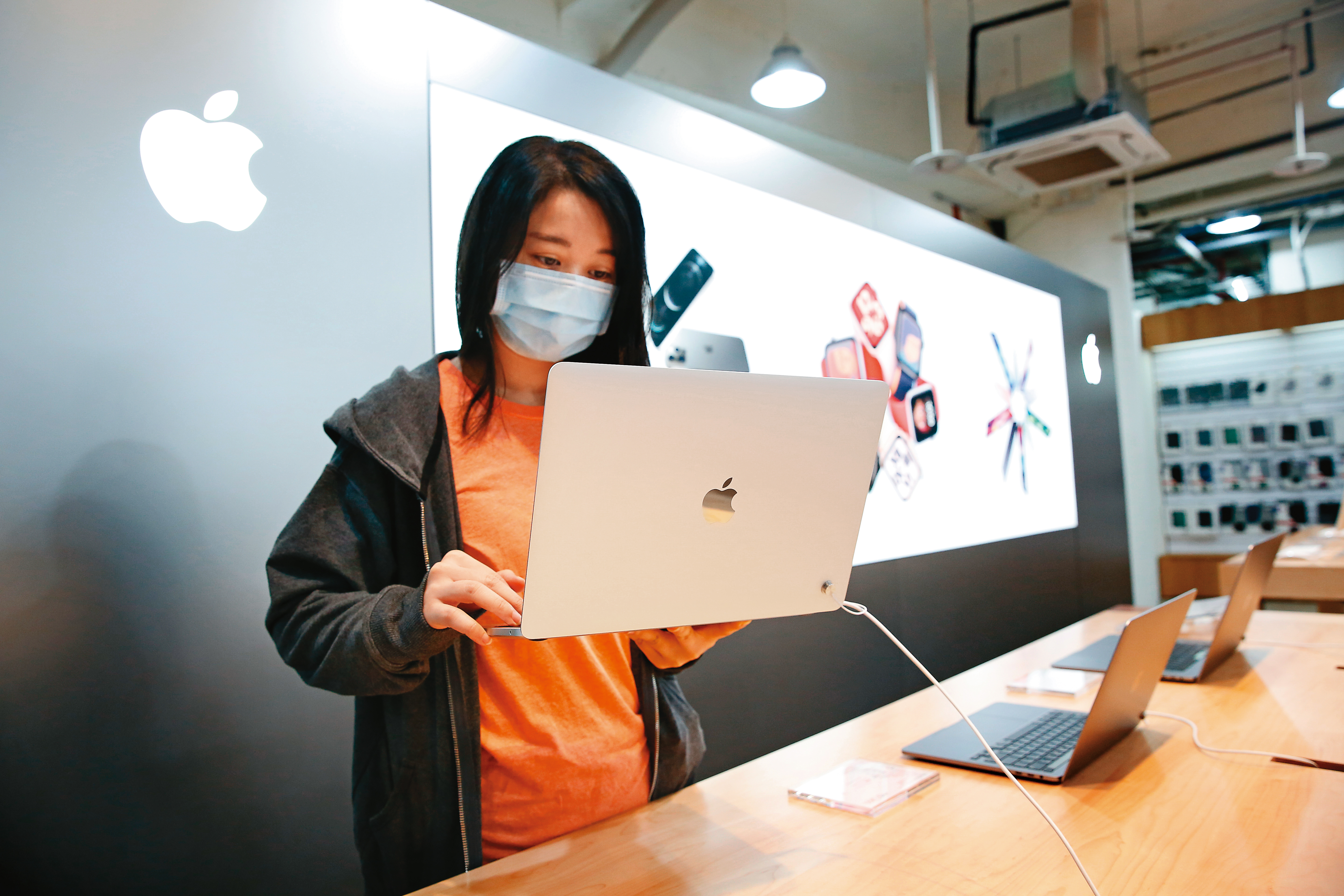 雙鴻與蘋果（Apple）在高階筆電散熱合作長達10年，研發團隊也被訓練出「專注完美，近乎苛求」的高標準。