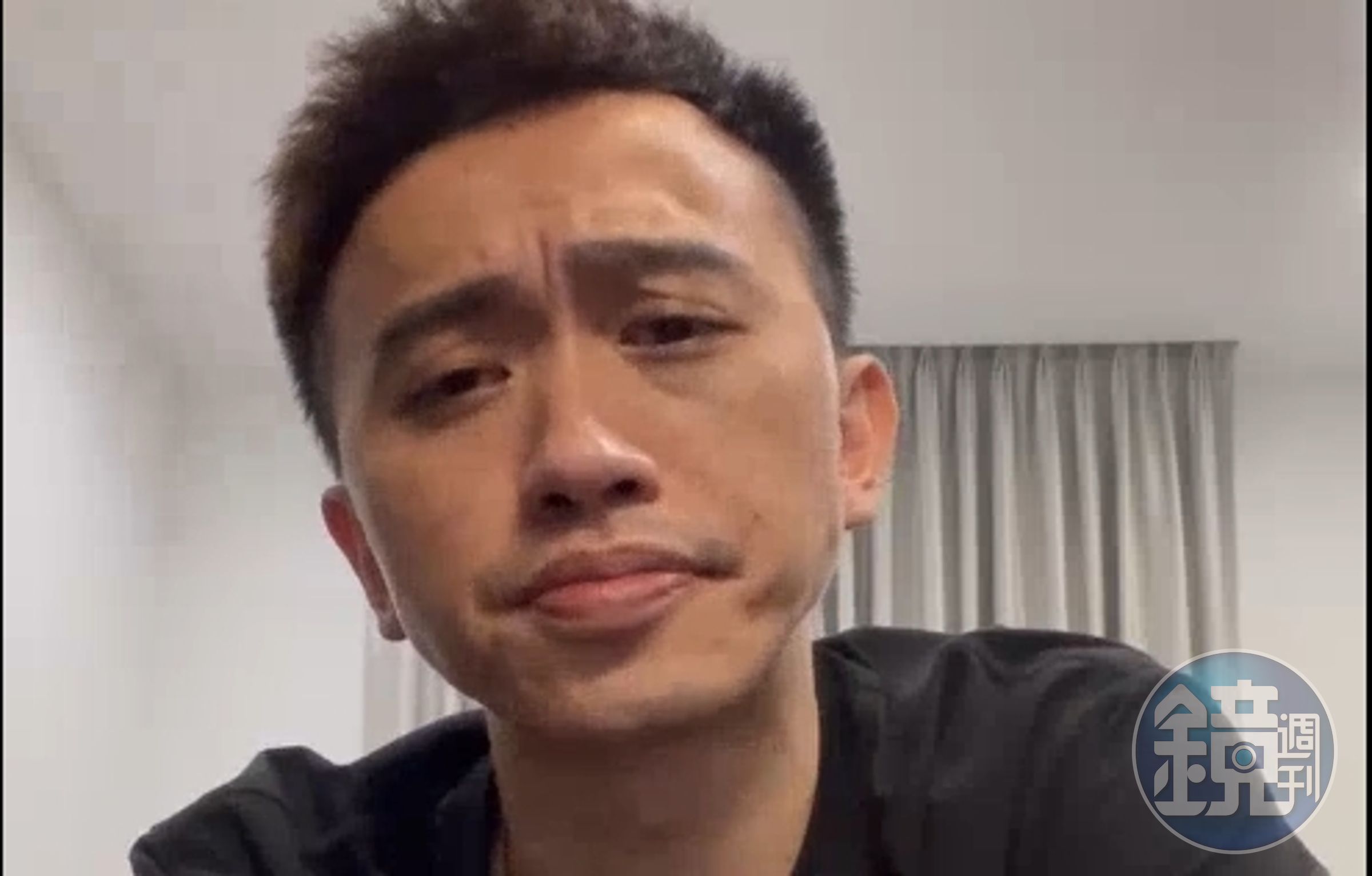 彫博近日遭受不少網友留言攻擊，他昨深夜po出15分鐘影片，過程中坦承自己確實有吸毒，也分別向母親、女兒及鳳梨道歉。（翻攝自彫博臉書）