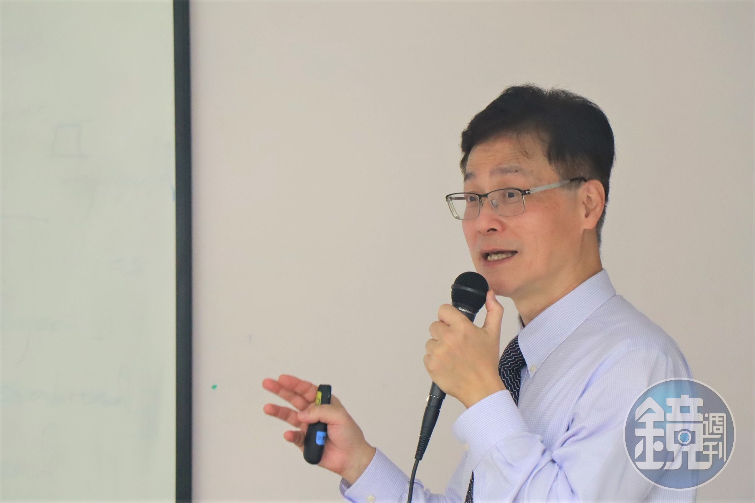 國民黨駐美副代表秦日新(圖)被爆出散布賴清德要爭取過境華府的傳言,遭民進黨立委痛斥抹黑。(翻攝自台灣師大官網)