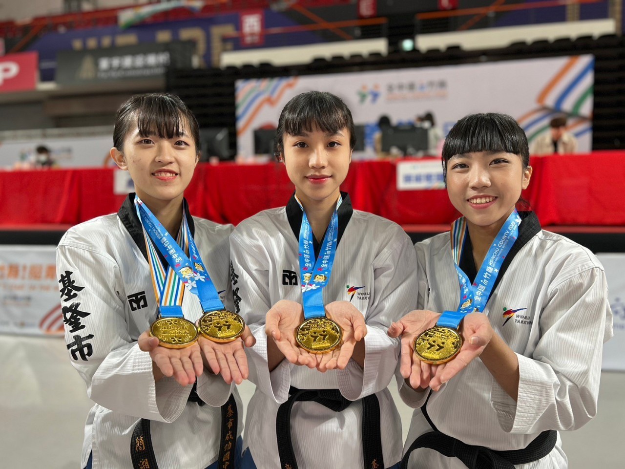 簡湘玲(左)、謝恩慈(中)、葉伃晴(右)三人默契十足。 