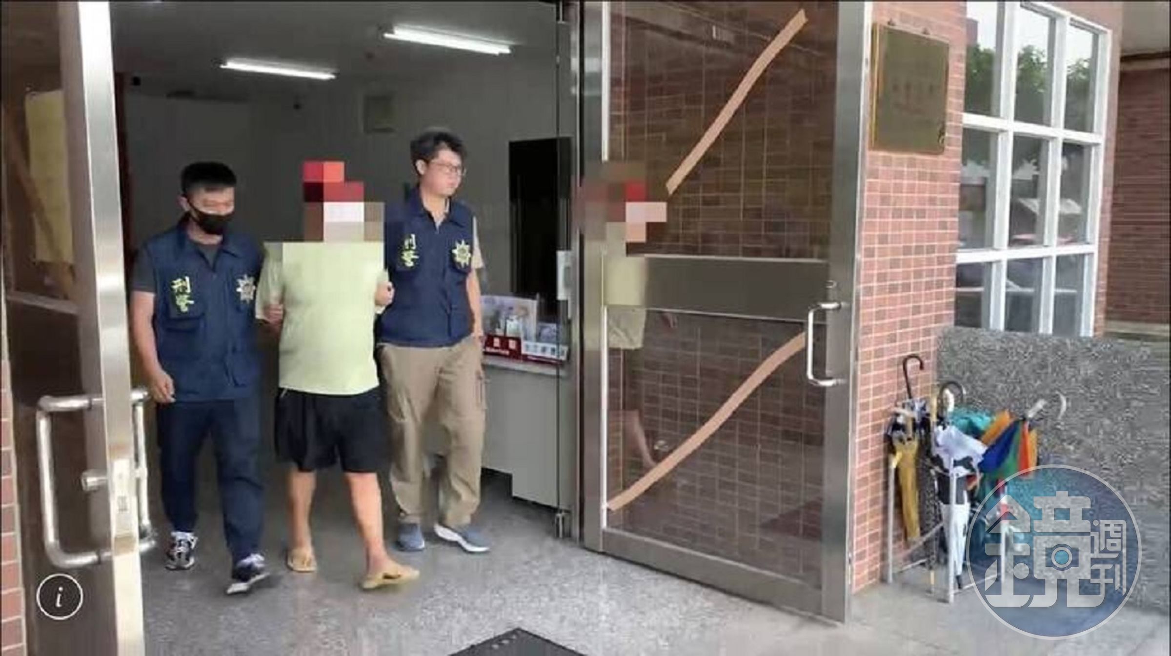 屏東警方逮捕涉嫌在許展維服務處放煙火的李姓男子。（翻攝畫面）