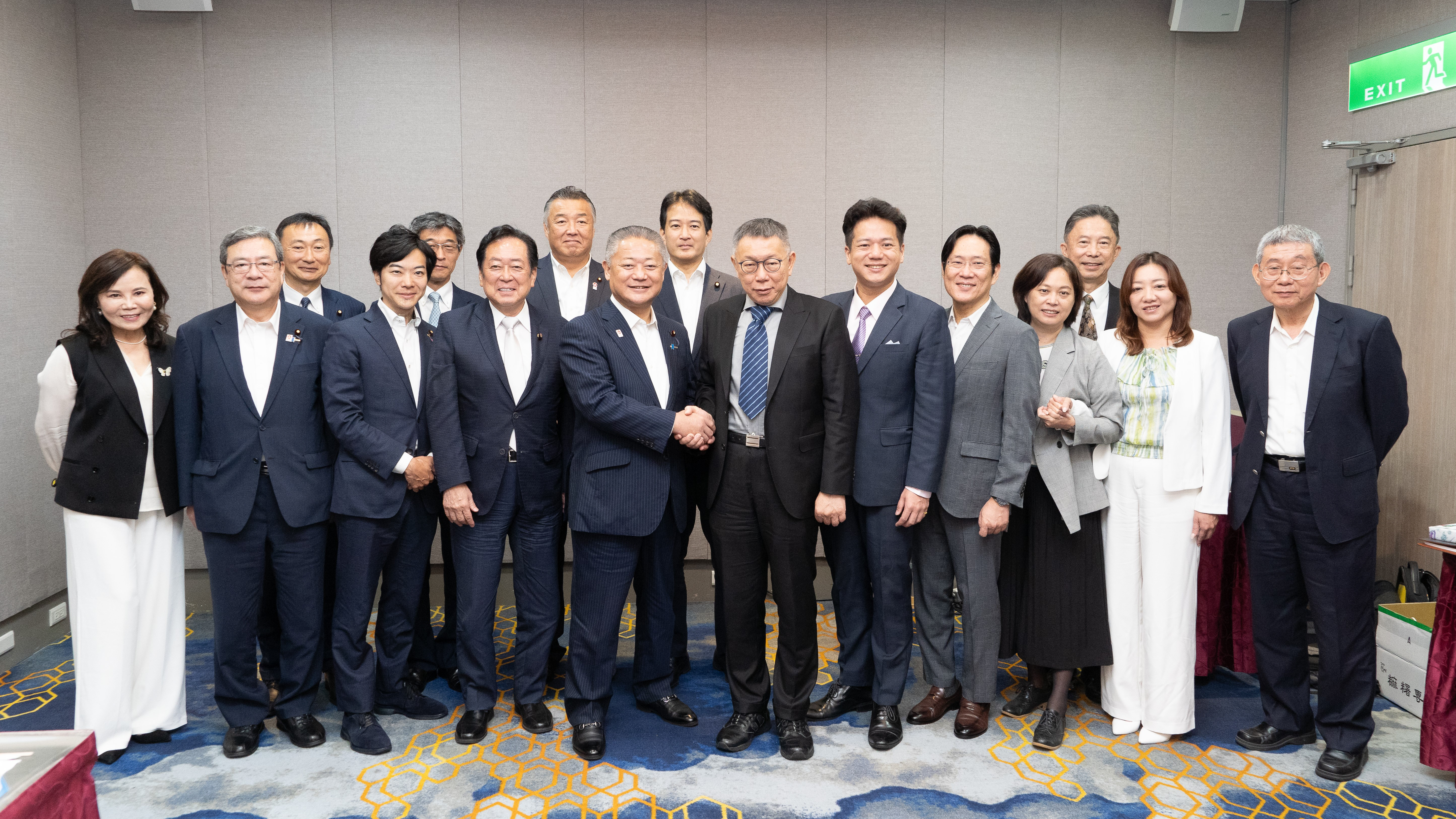 民眾黨總統參選人柯文哲率黨內要角與日本第二大在野黨「維新會」訪團會面。(民眾黨提供)