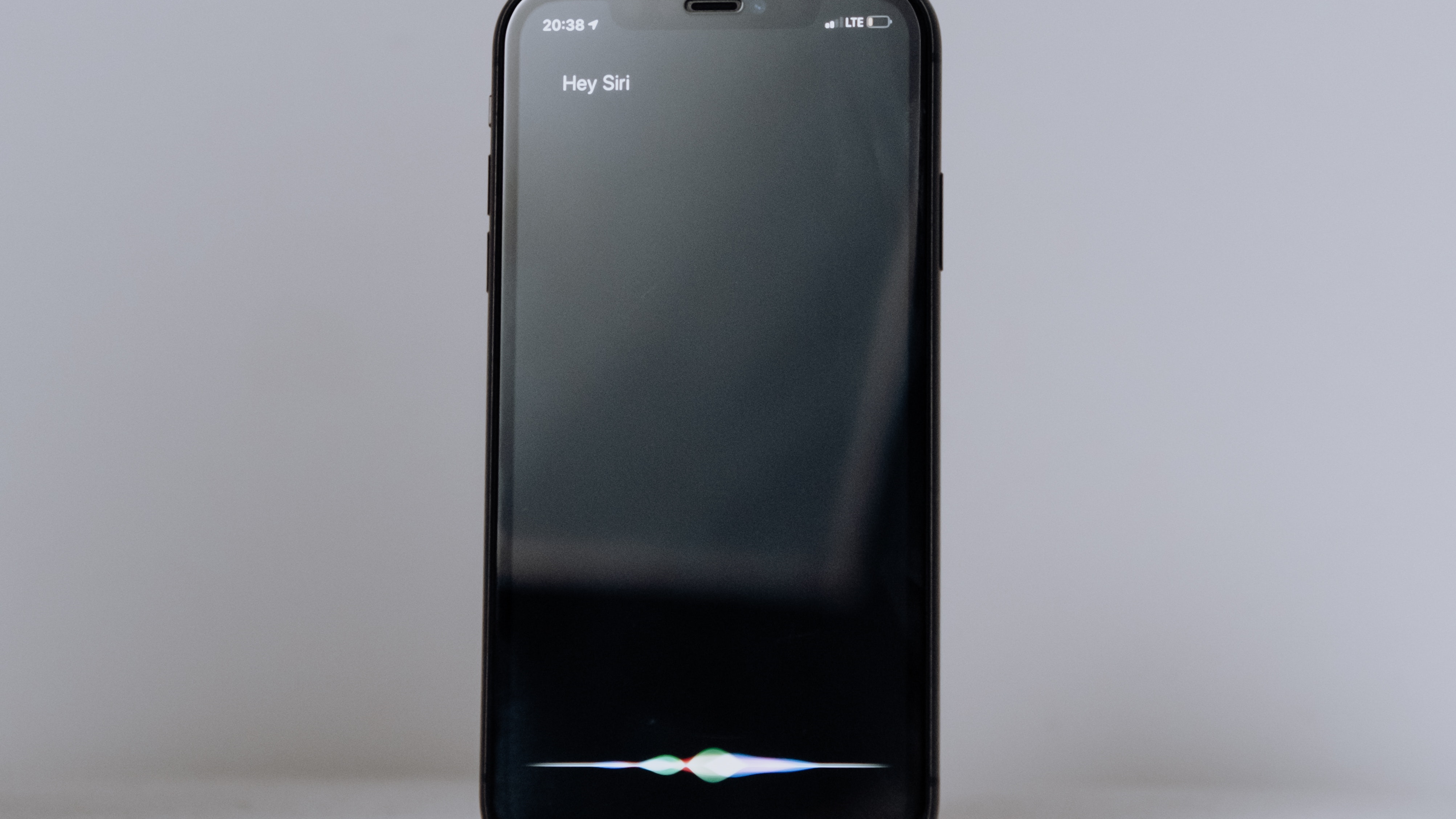 Siri有時候會自己講話，讓使用者毛毛的。（pexels）