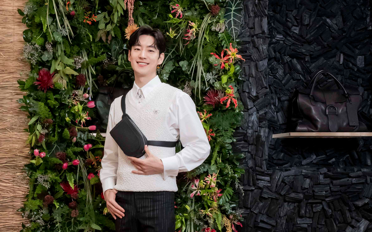 與《模範計程車》螢幕上的硬漢形象不同，李帝勳本人本人白皙文雅。（Delvaux提供）