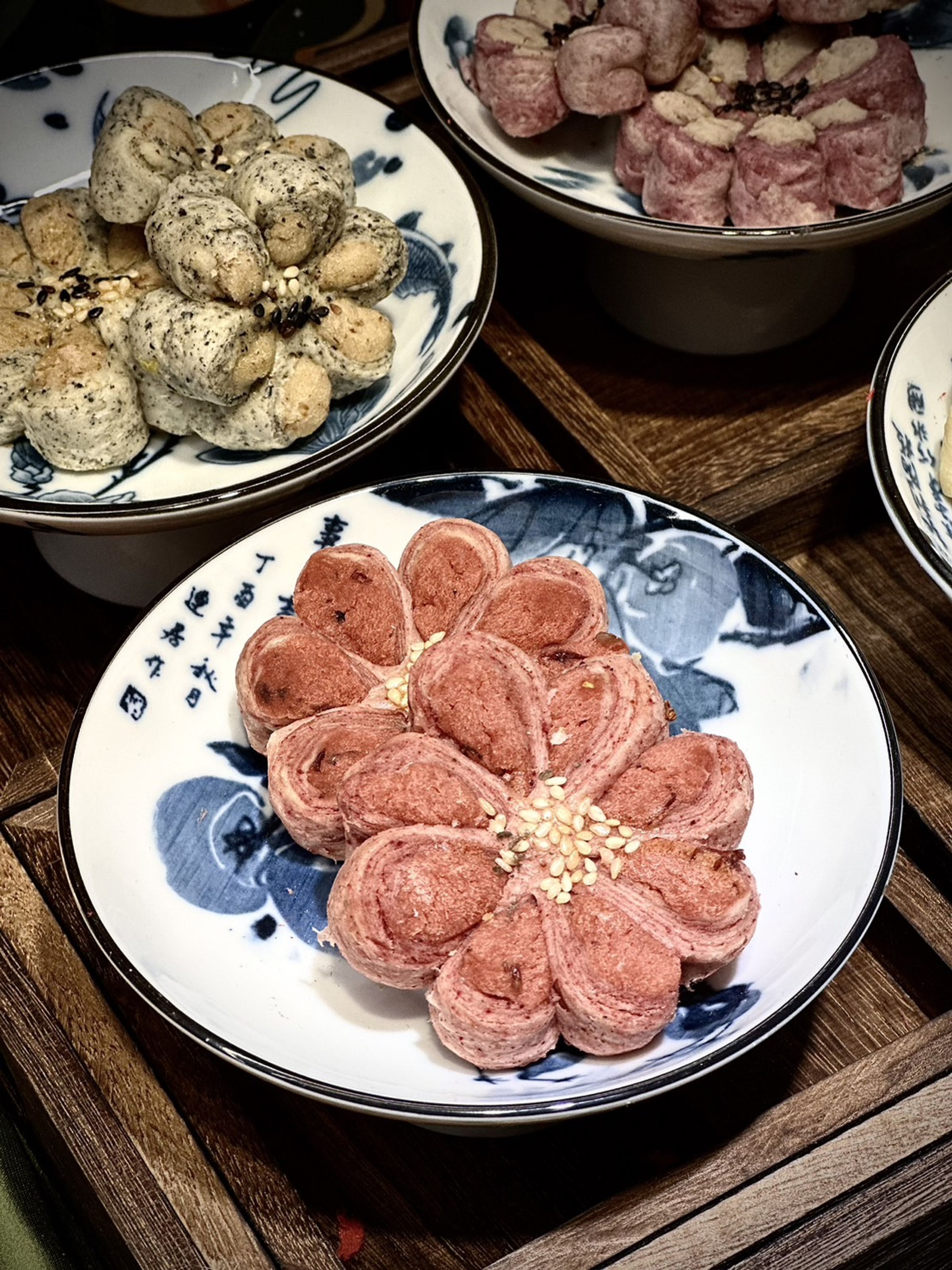「洛神蔓越莓」帶點酸香,很適合一波烤肉後配茶當甜點之一。