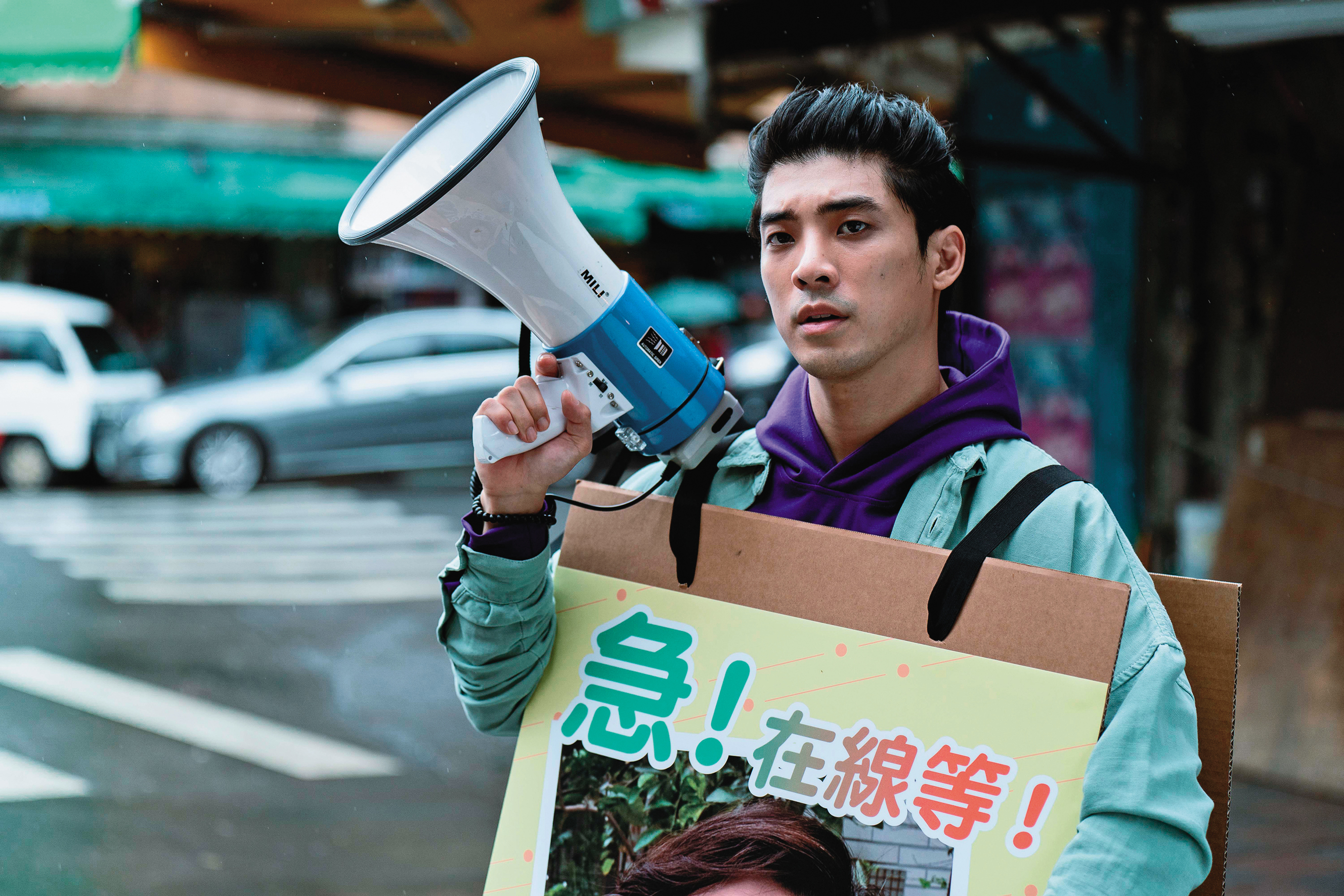 林哲熹在《地獄里長》扮演羅一凡，每天下午5點20分能一瞥地獄的樣貌，在大大小小的瑣事中，企圖尋找自己的方向。（風起娛樂提供）