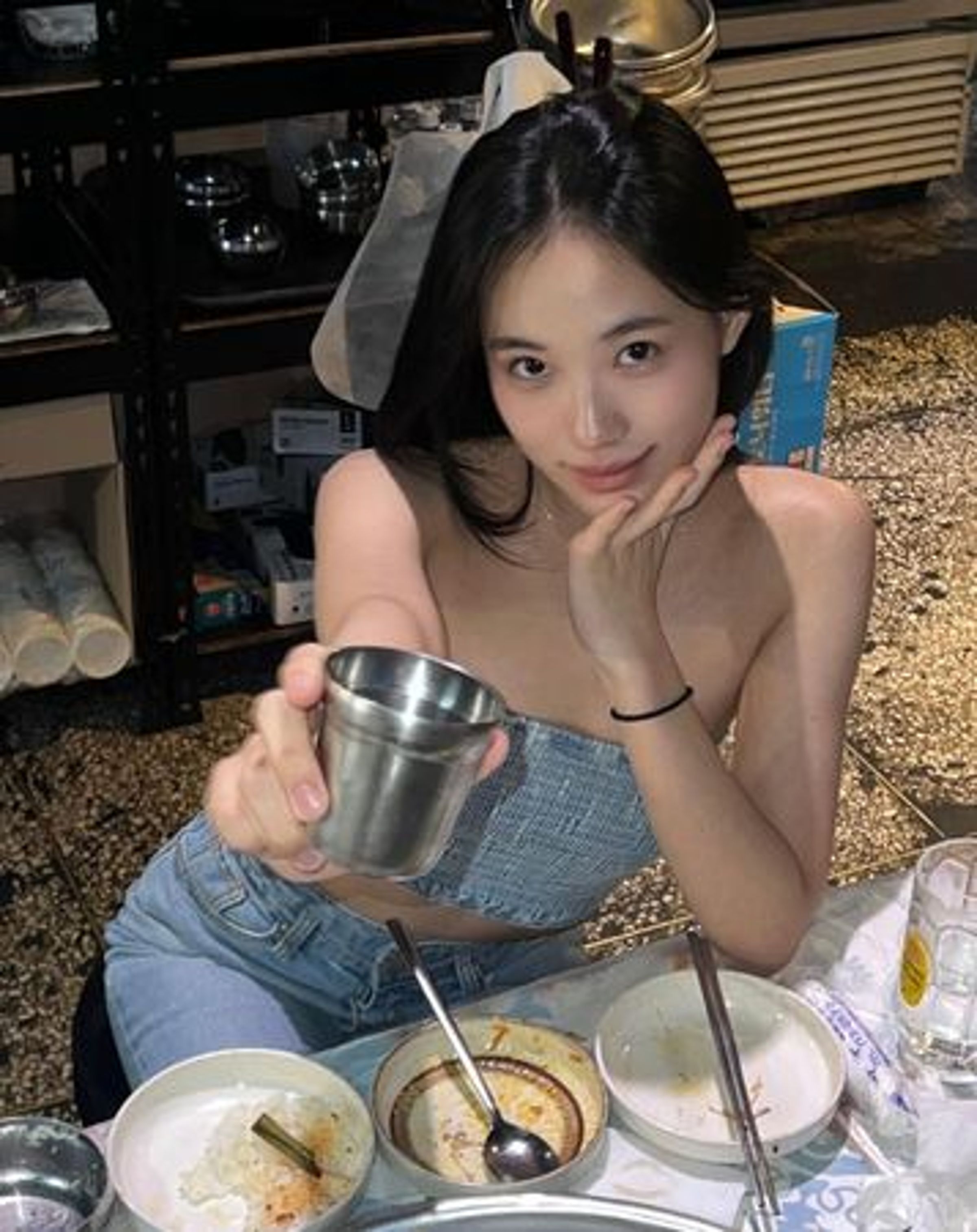 小S的二女兒Lily（許韶恩）在IG分享韓式料理餐廳吃飯照片。（翻攝自許韶恩IG）