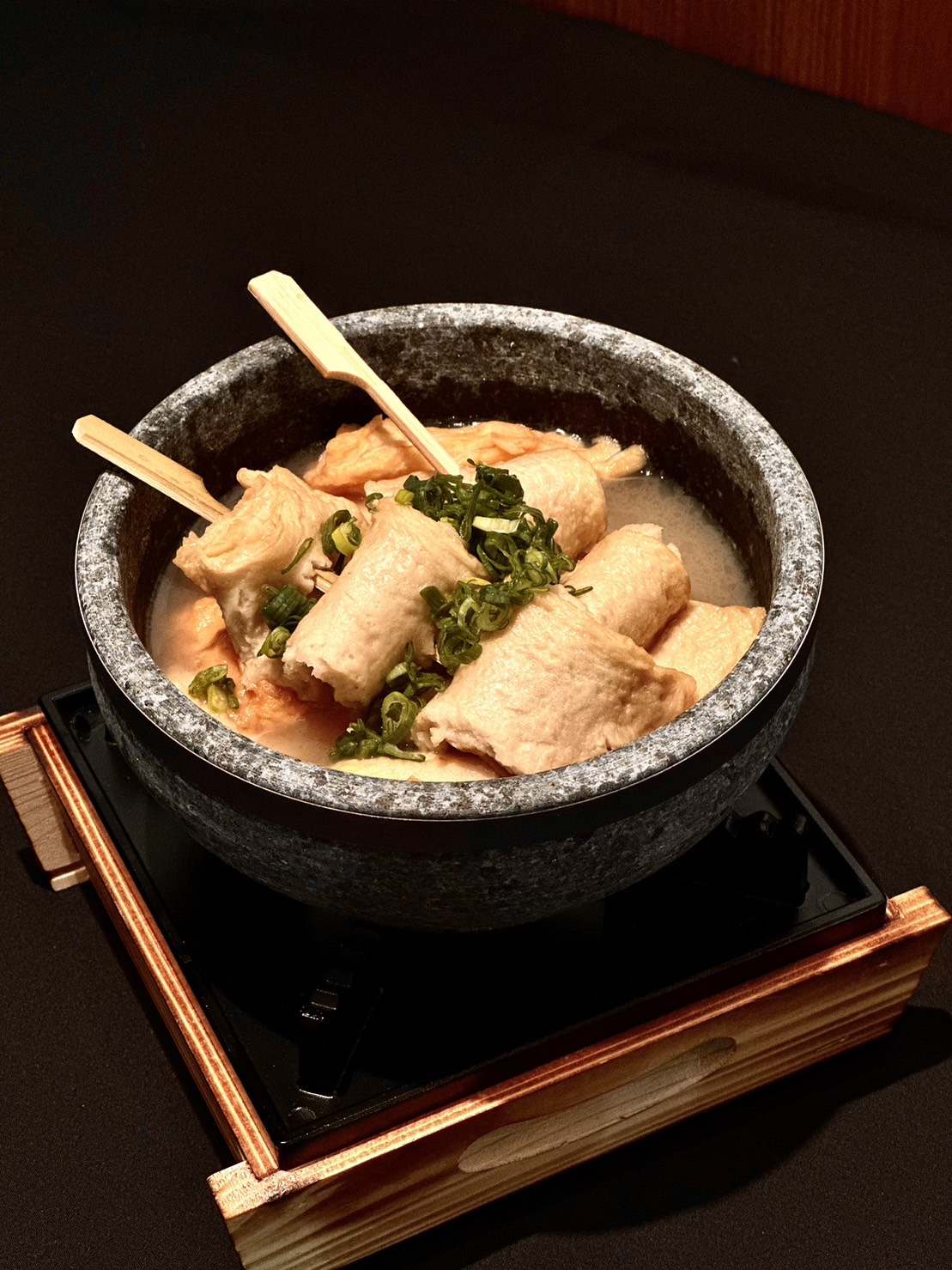經典韓國美食「韓式魚糕湯」在橋村炸雞也吃得到。（199元／份）