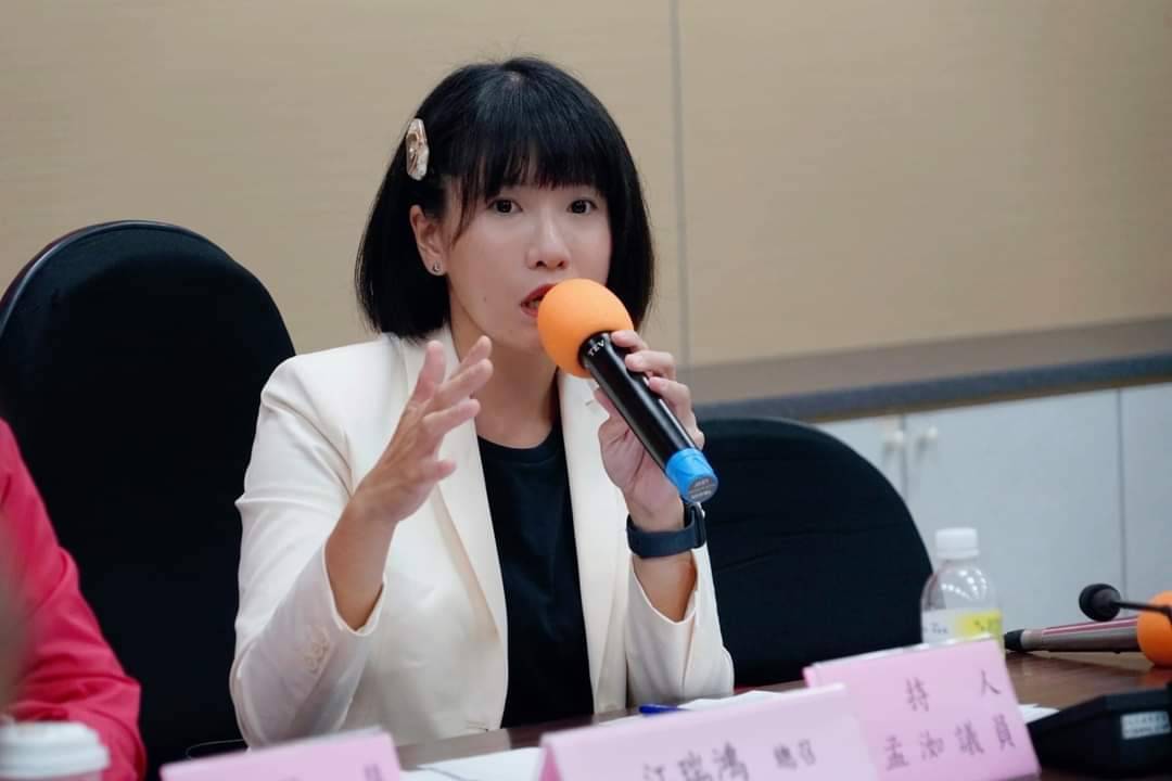 民進黨高雄市議員鄭孟洳（圖），為前鎮漁港補助預算槓上國民黨北市議員游淑慧。（翻攝自鄭孟洳臉書）