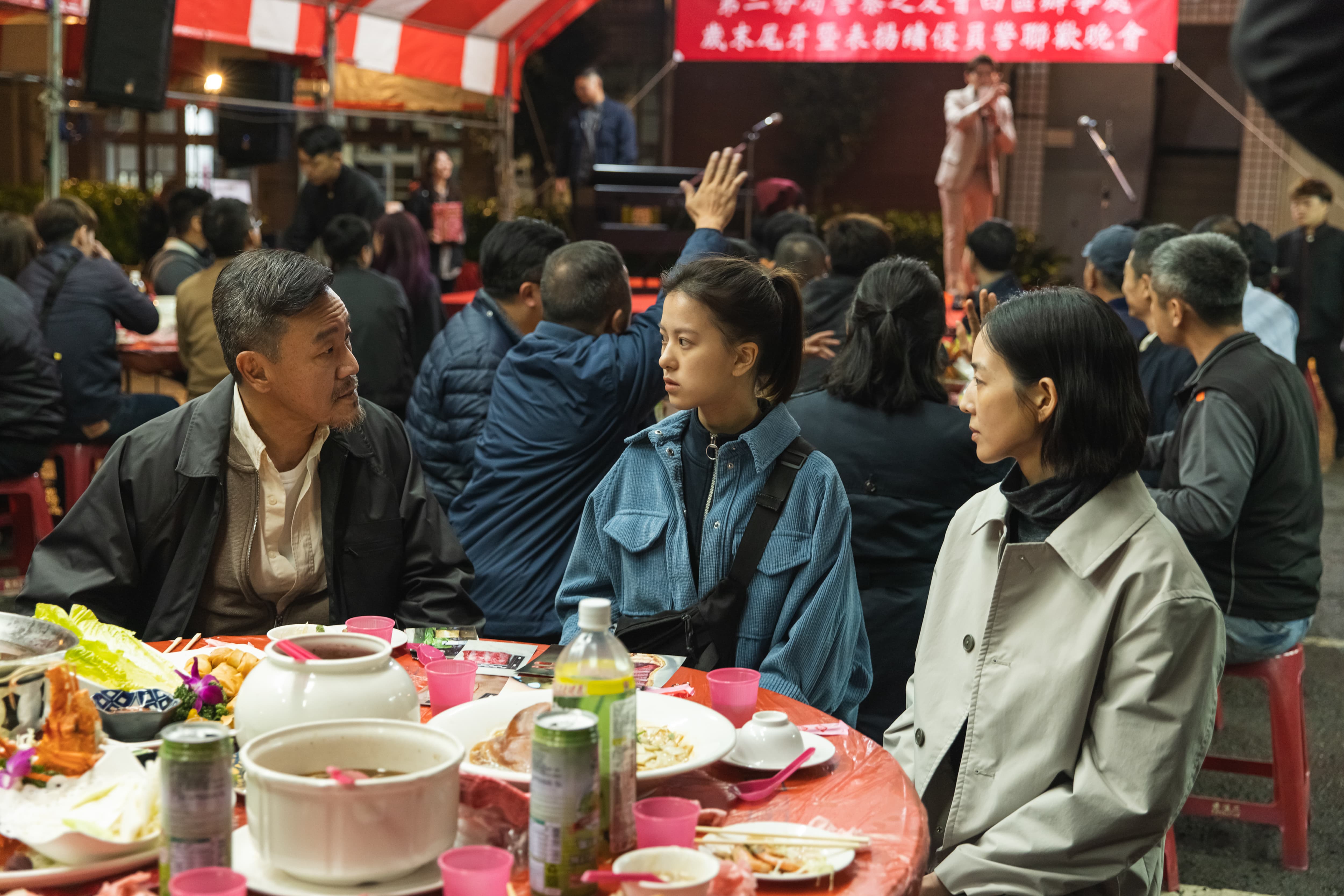 陳為民《查無此心》飾演刑警隊隊長，是張鈞甯（右）及項婕如的直屬長官。（華映提供）