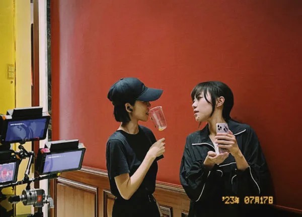 李孟橋日前分享與竇靖童合照。（翻攝自微博／CremationGuarder）