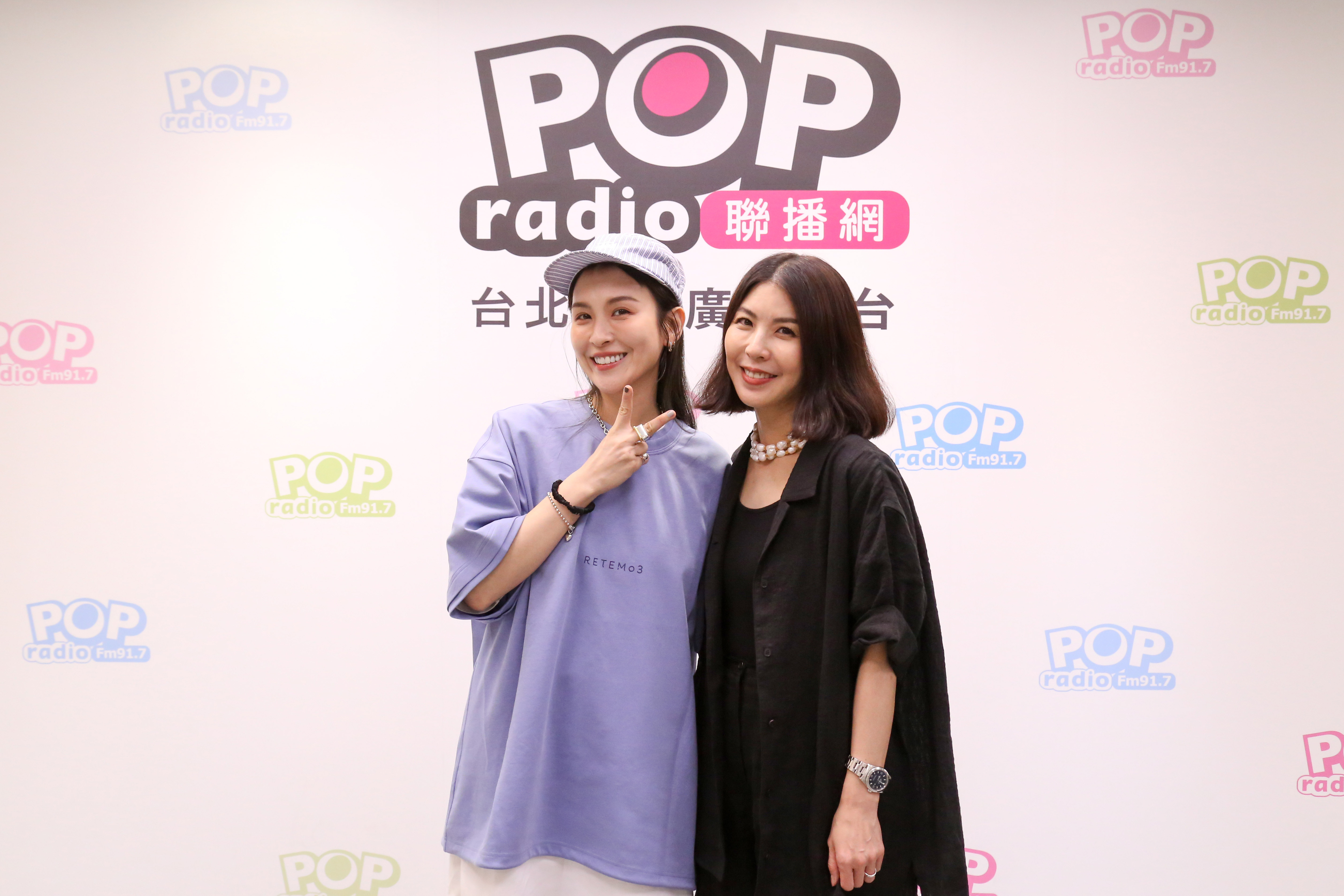 許茹芸上POP Radio《鬧著玩音樂》，與主持人魏如昀暢聊出道至今的經典作品。（POP Radio提供）