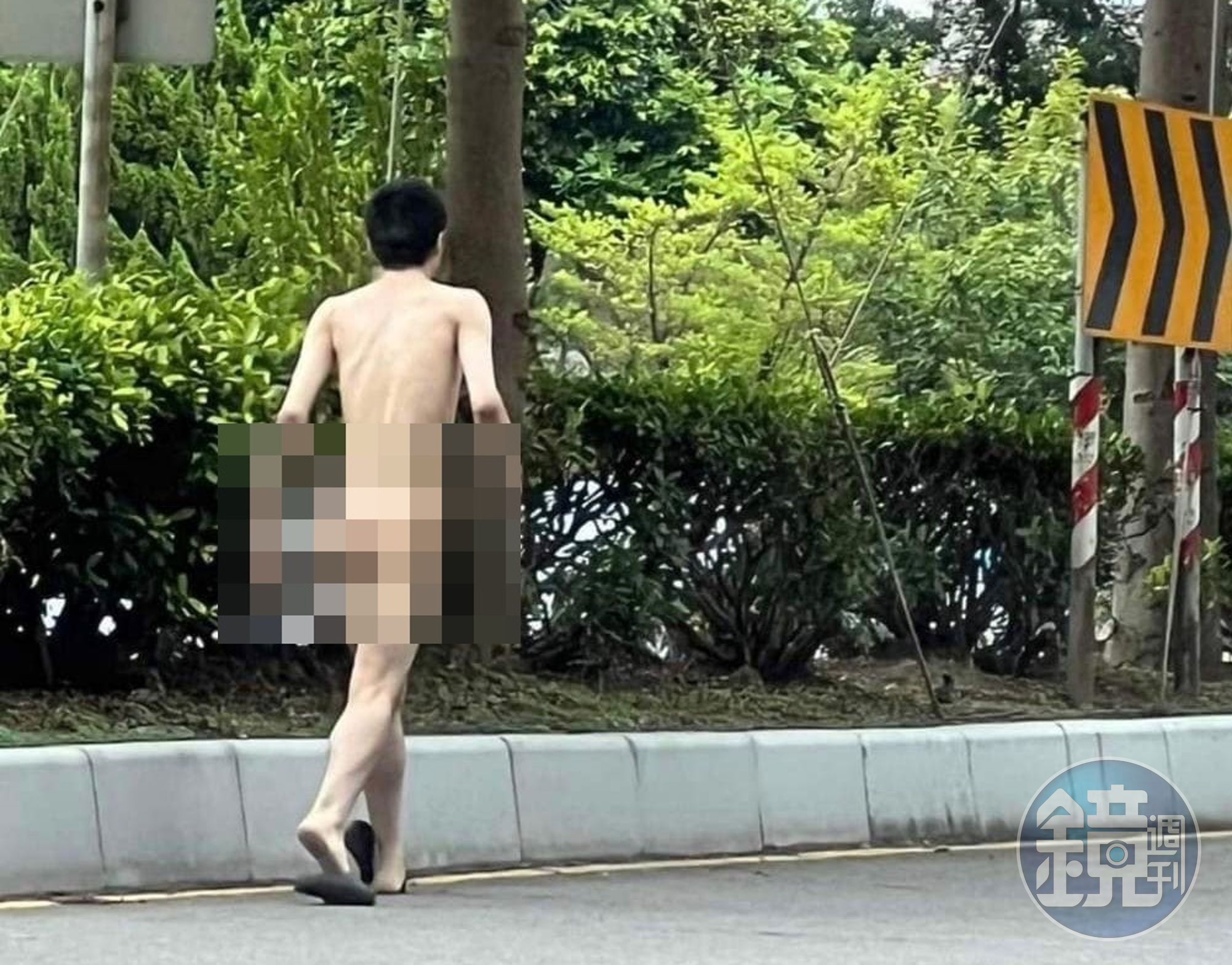 新竹縣竹北市3日上午有名男子全裸在街上行走，嚇壞民眾。（翻攝自臉書社團《新竹人新竹事》）