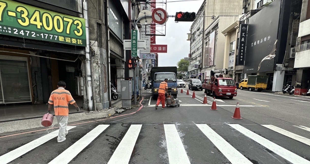 市府要求欣中天然氣公司重繪設標線。（中市府提供）
