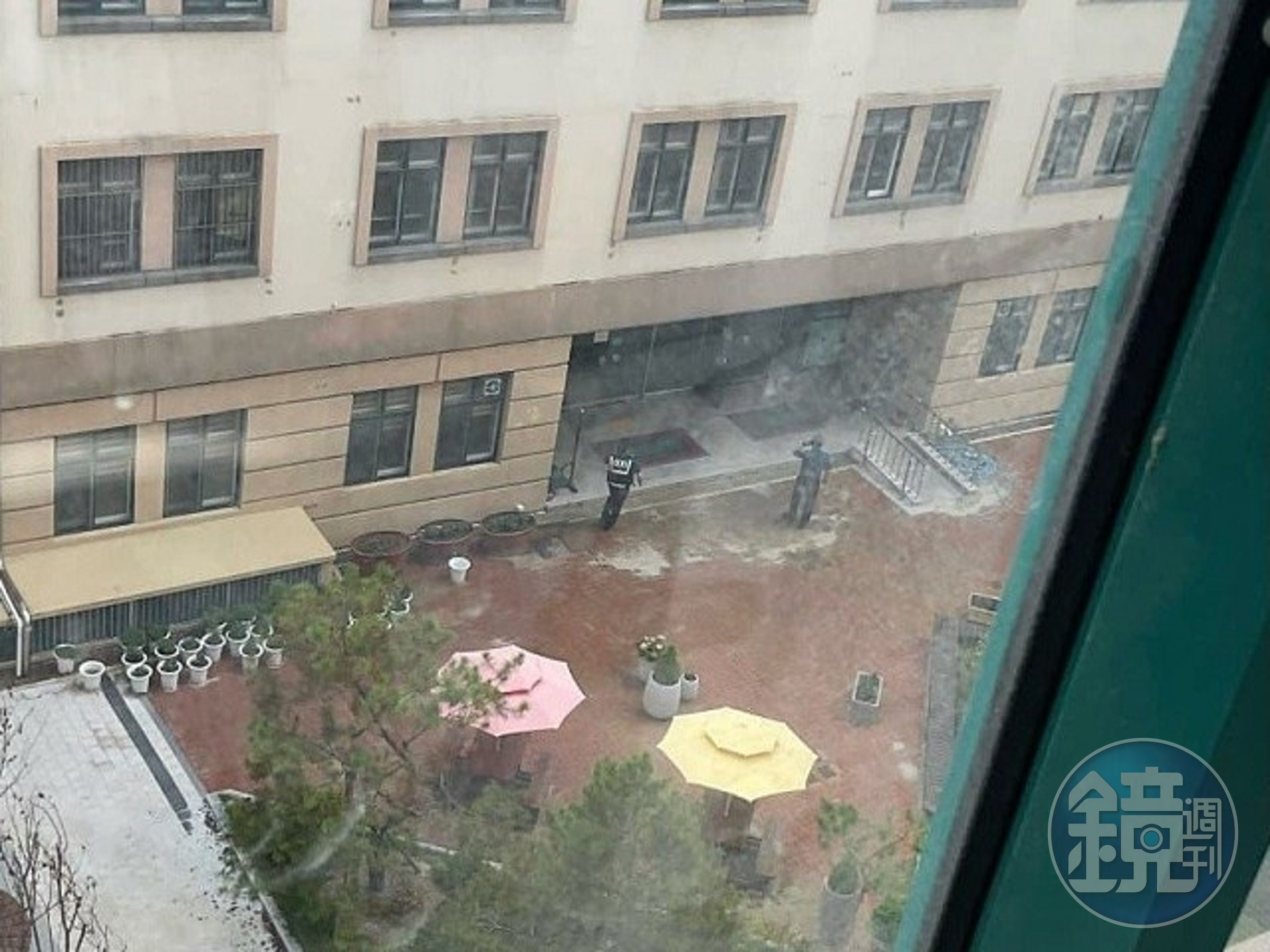 南韓再發生砍人事件!校園濺血1高中老師被刺傷昏迷,嫌犯逃跑。(翻自m.fmkorea.com)