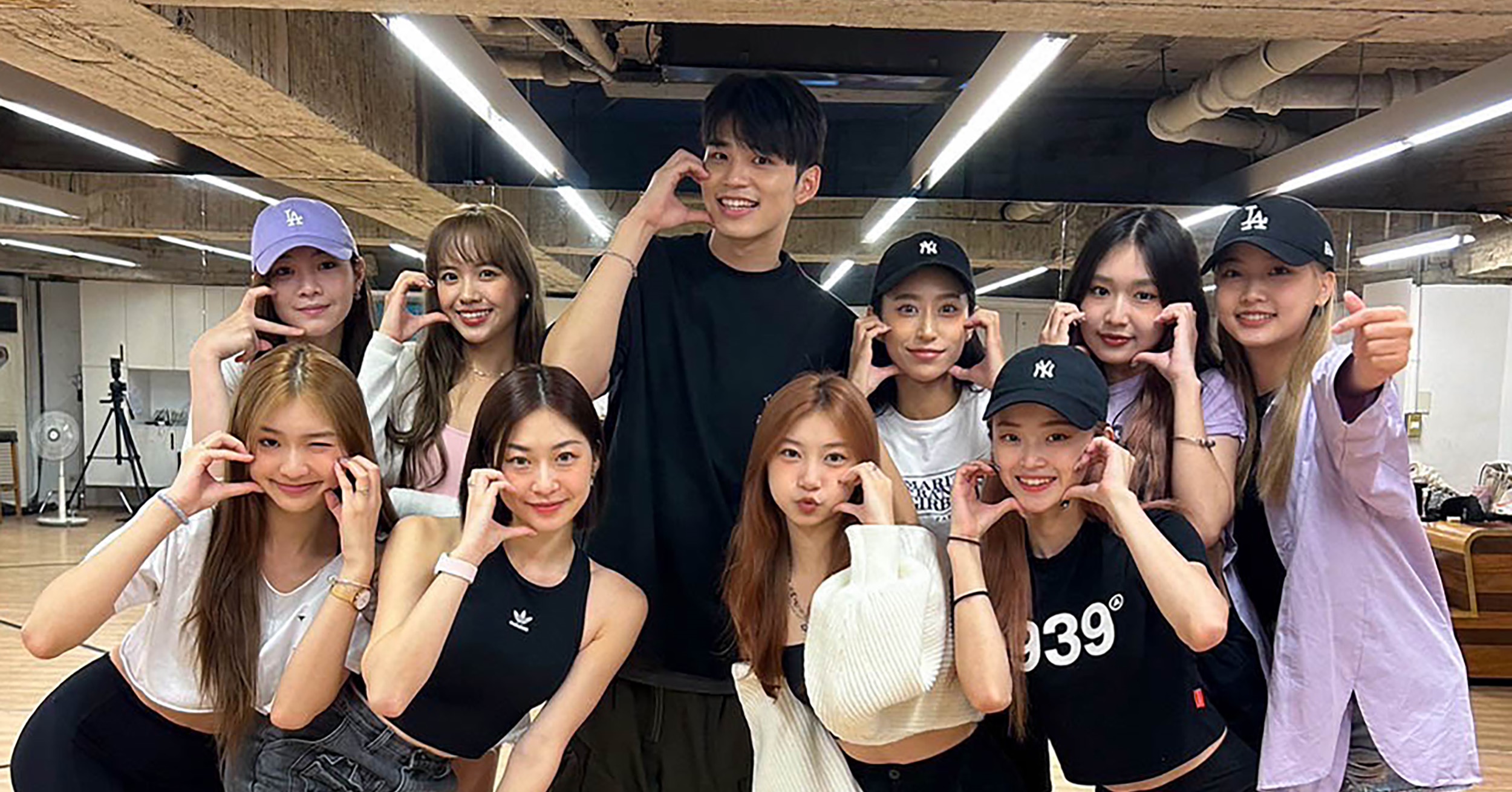 王品澔為《未來少女》「黑曜精靈」暖心加油。（星光瑞瑞提供）