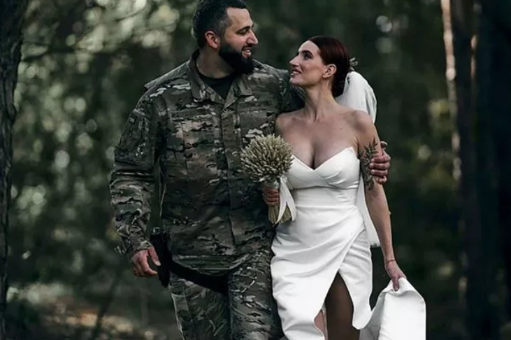 伊莫拉德在這場戰爭中覓得良緣，與同袍史提潘尤克結婚。（翻自《每日星報》）