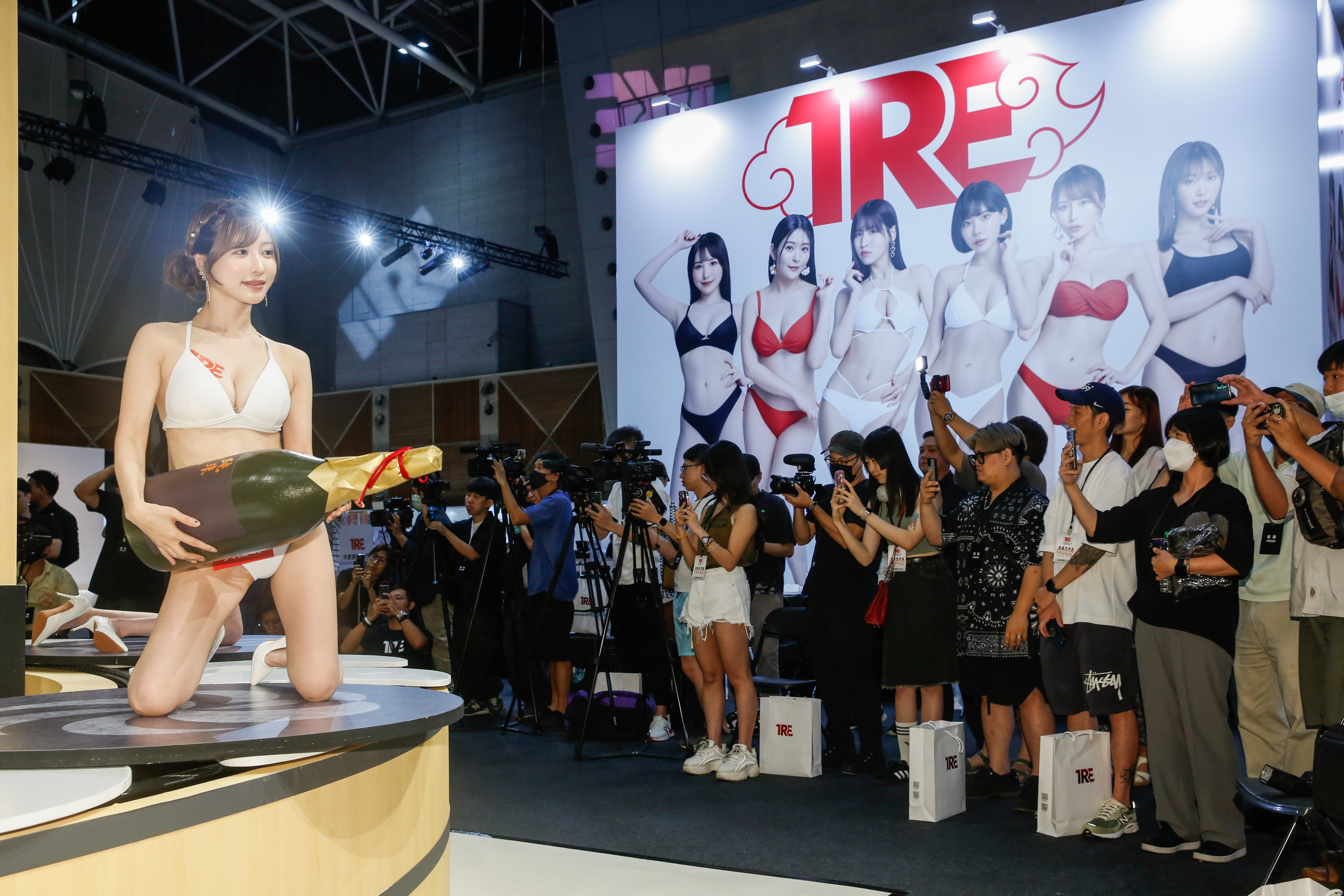 TRE台北國際成人展本週舉行，網上流傳女優賣淫價目表，天使萌開價40萬元。