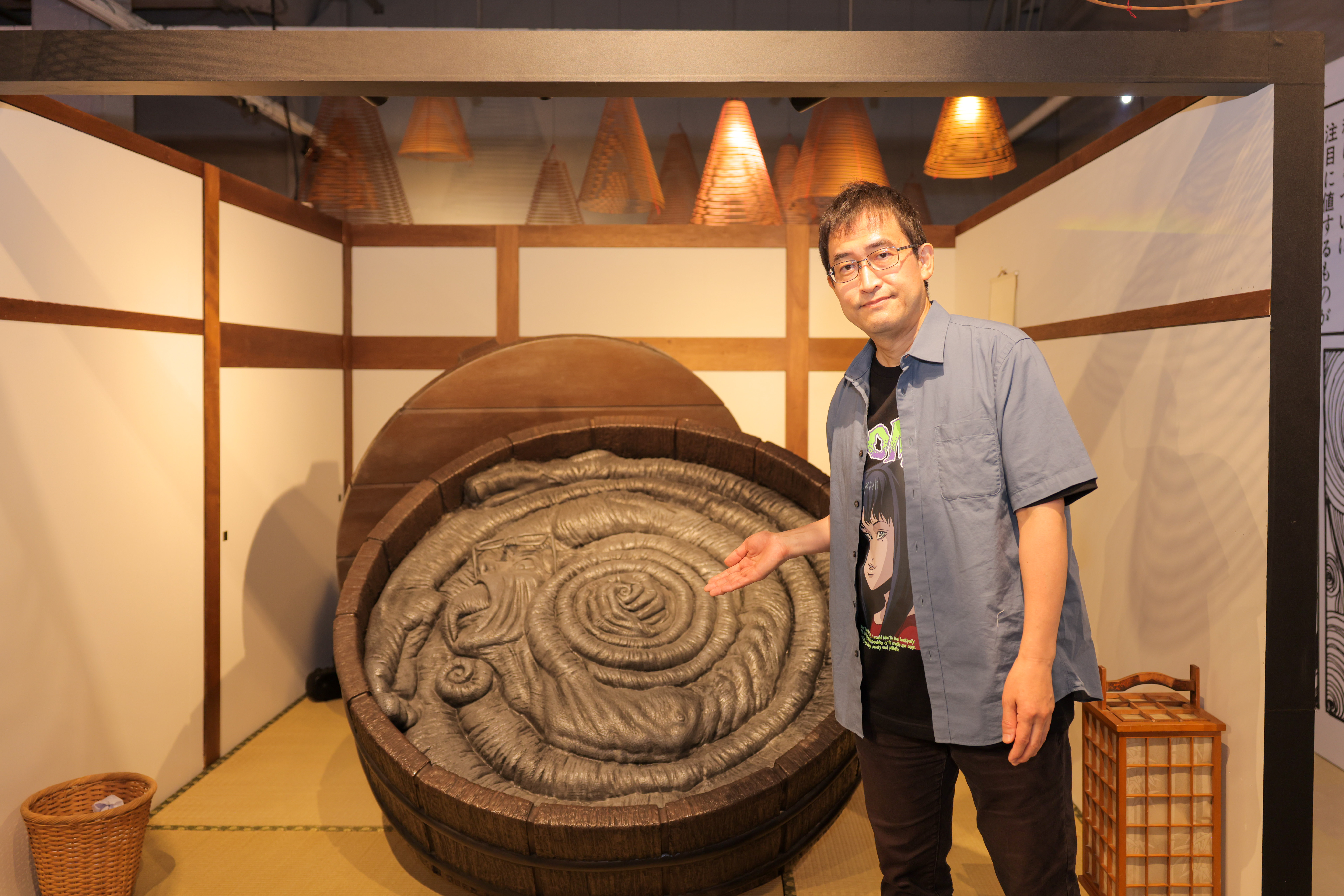 伊藤潤二親自把關展區內的每個展品，也呼籲粉絲可以帶著好朋友一起看展，加深彼此情誼。（木棉花國際提供）