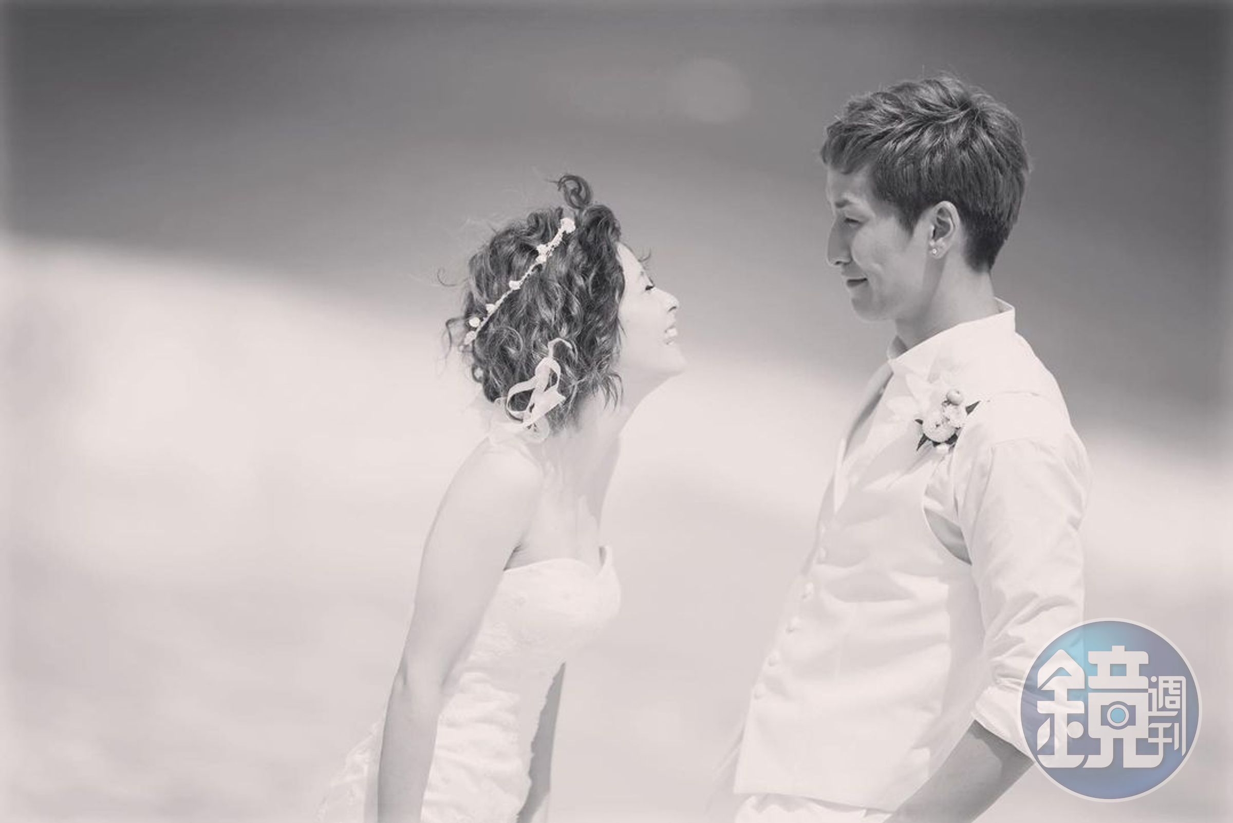 橘慶太（右）在結婚10週年的今年公開當年和松浦亞彌的幸福婚照。（翻攝自橘慶太Instagram）