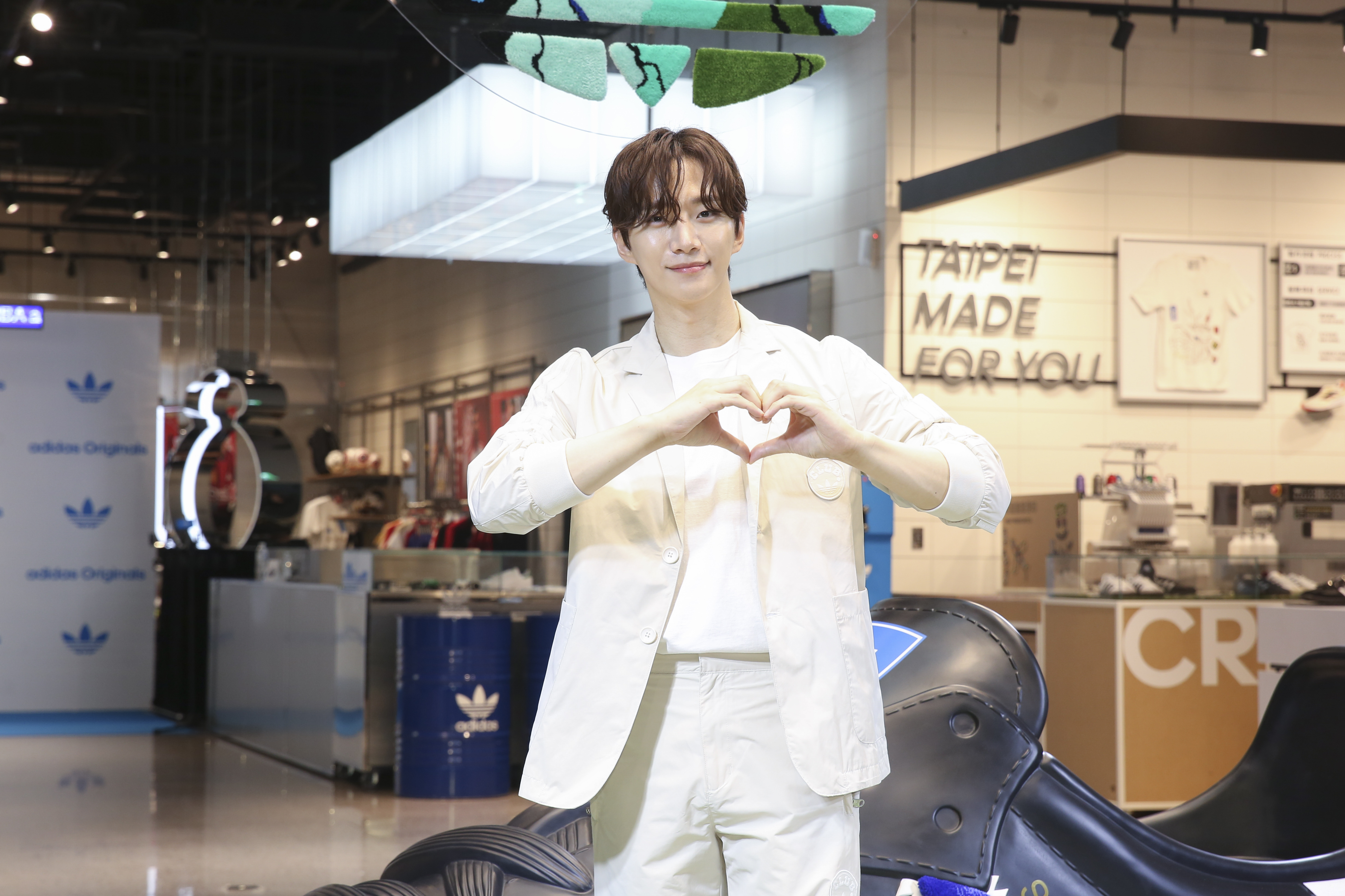 李俊昊出席adidas Originals CLUB三葉草復古原創派對。