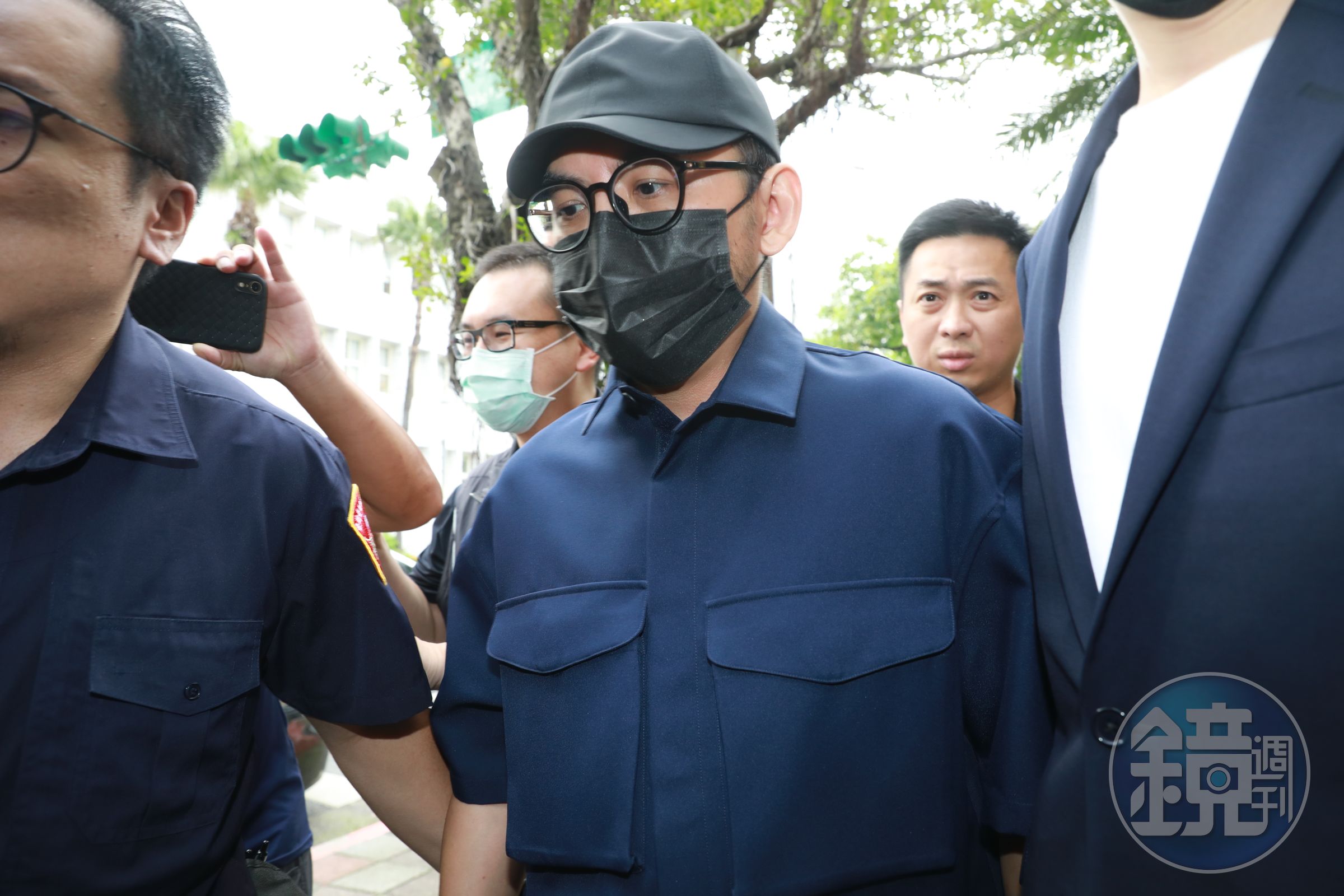 名主持人黃子佼也遭爆涉及強吻及拍裸照,台北地檢署今指揮台北市警局婦幼隊約談。