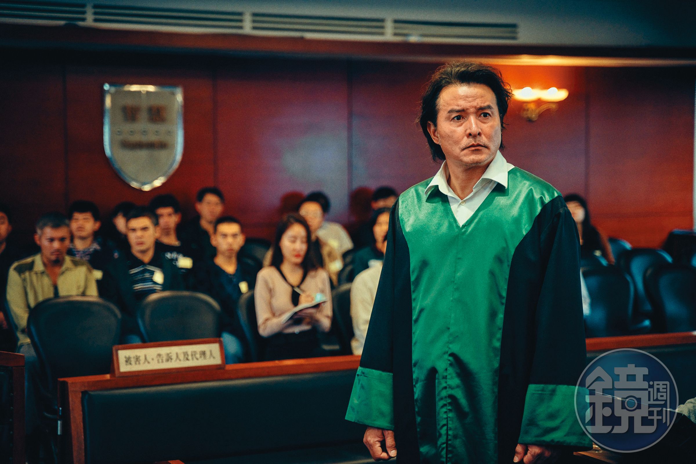 李銘順的演技狂放入心,在《八尺門的辯護人》演原住民律師令觀眾折服。(鏡文學提供)