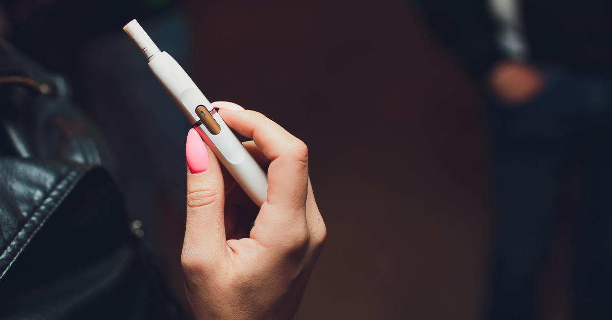 加熱菸今年3月已納管，卻遲未讓加熱菸合法上路因此引發民怨。