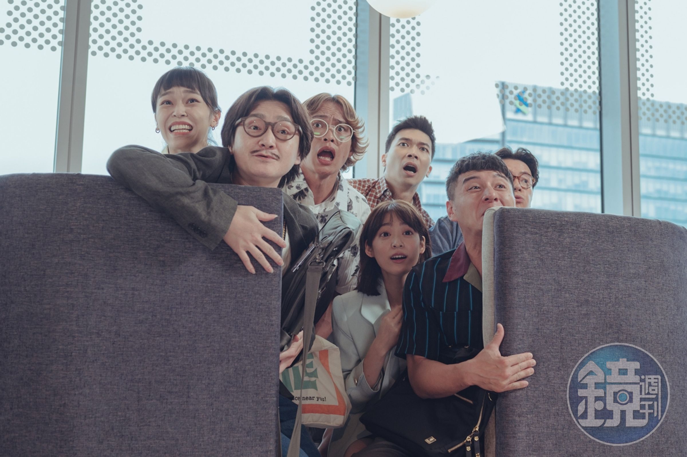 《他馬克老闆》整個故事背景設在一間公司內，有相當多演員客串演出。（華映提供）