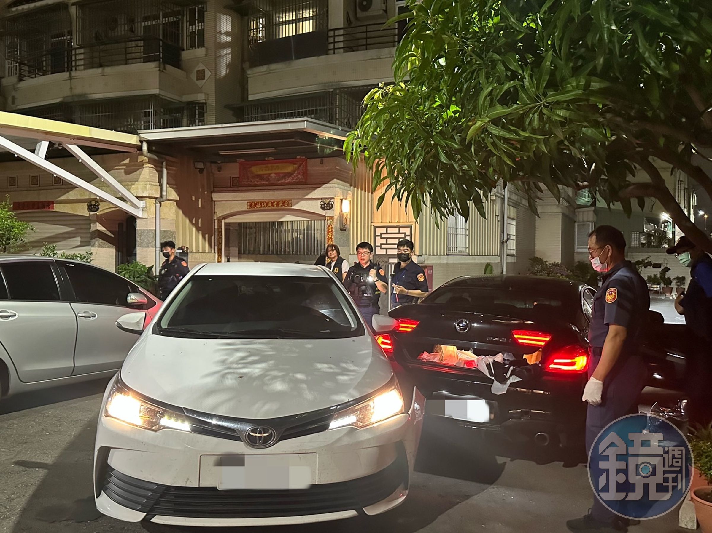 高雄深夜發生聚眾堵車滋事,警方漏夜逮捕9人送辦。(翻攝畫面)