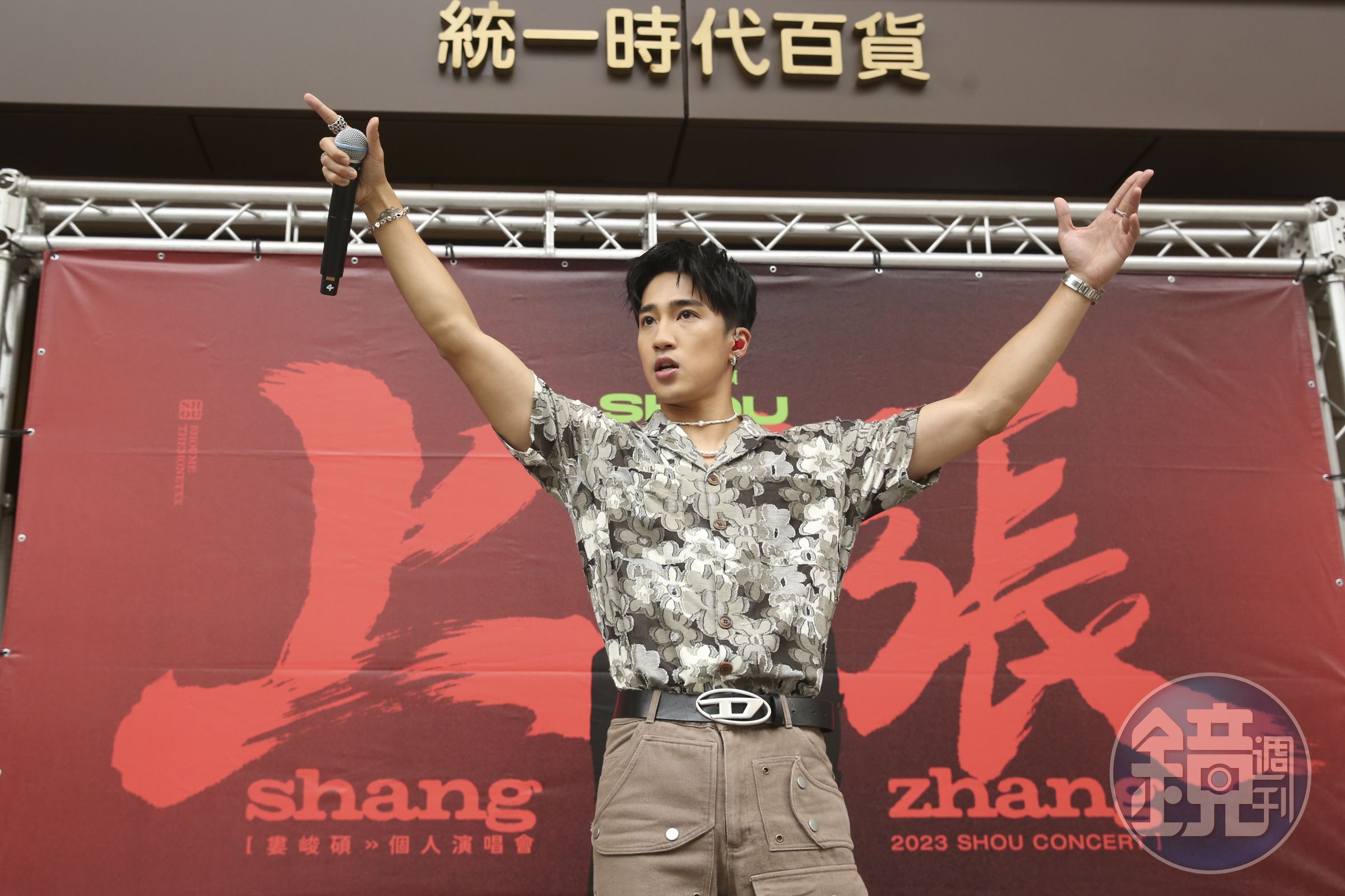 婁峻碩辦簽票會答謝粉絲。